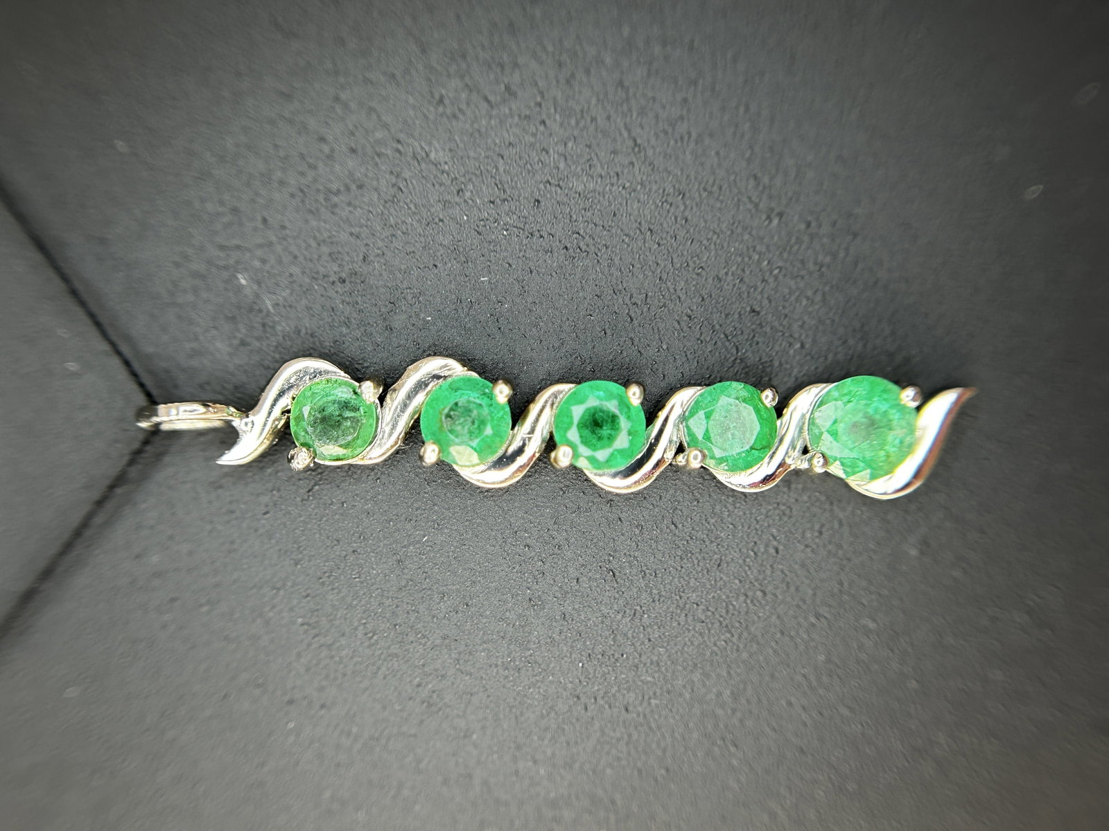 Beautiful 1.17ct Natural Emerald Pendant With Platinum 950: Title: Beautiful 1.17ct Natural Emerald Pendant With Platinum 950 Description: Beautiful 1.17ct Natural Emerald Pendant With Platinum 950 Description: Total Carat Weight - 1.17 Carat Gemstone
