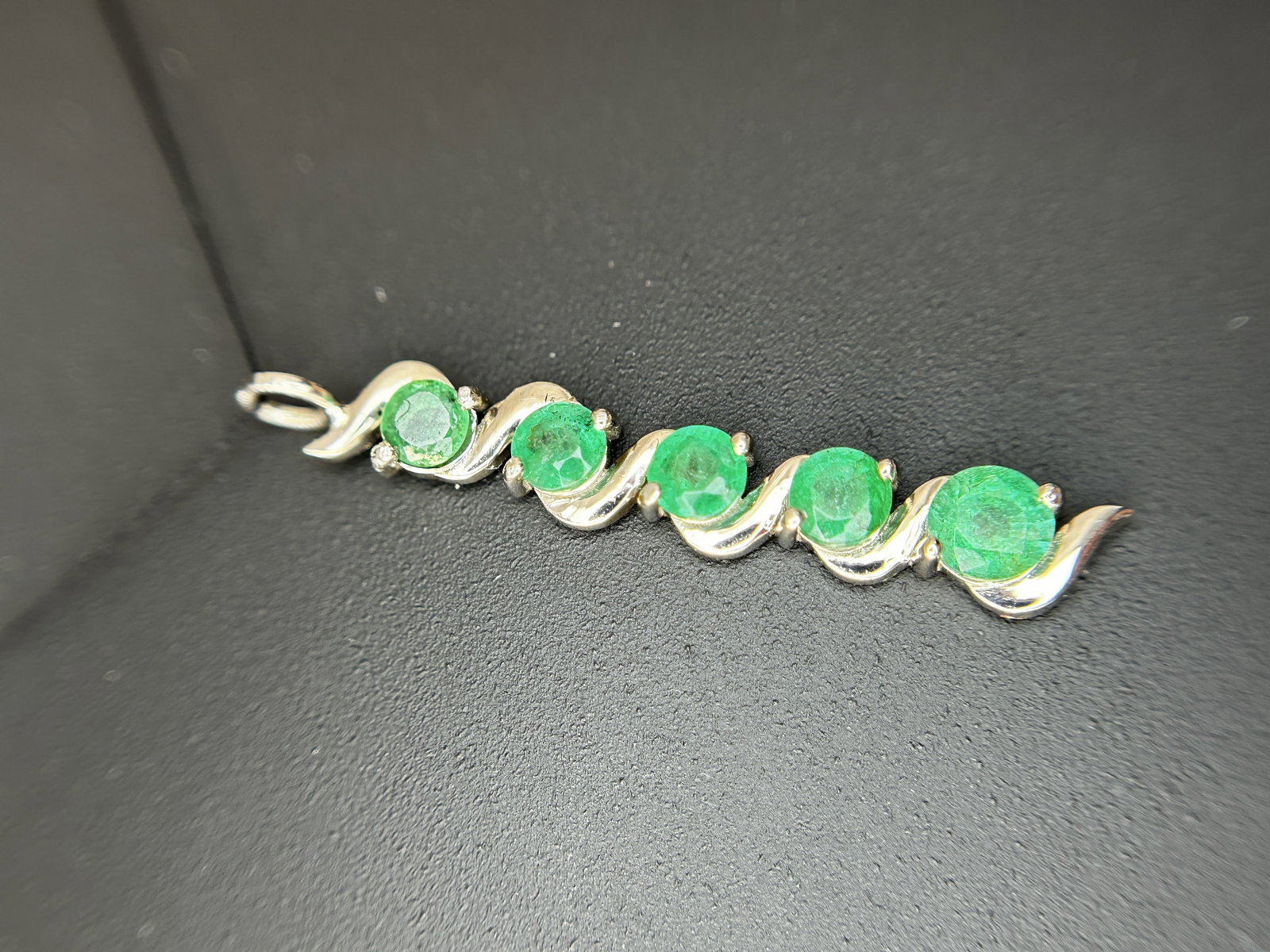 Beautiful 1.17ct Natural Emerald Pendant With Platinum 950 - 3