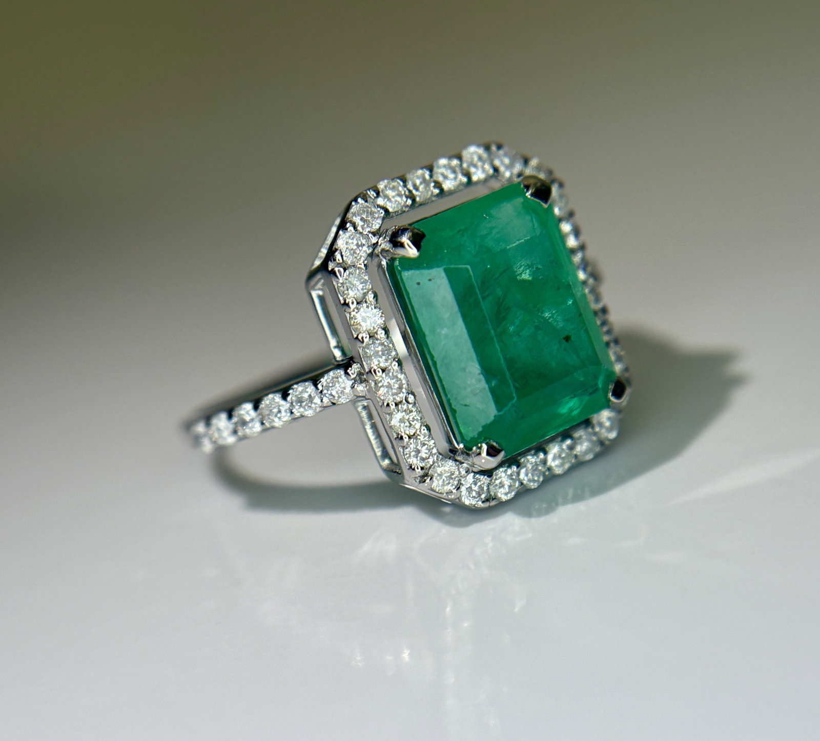 Beautiful 3.50 CT Natural Emerald Ring With Natural Diamonds & Platinum 950 - 10