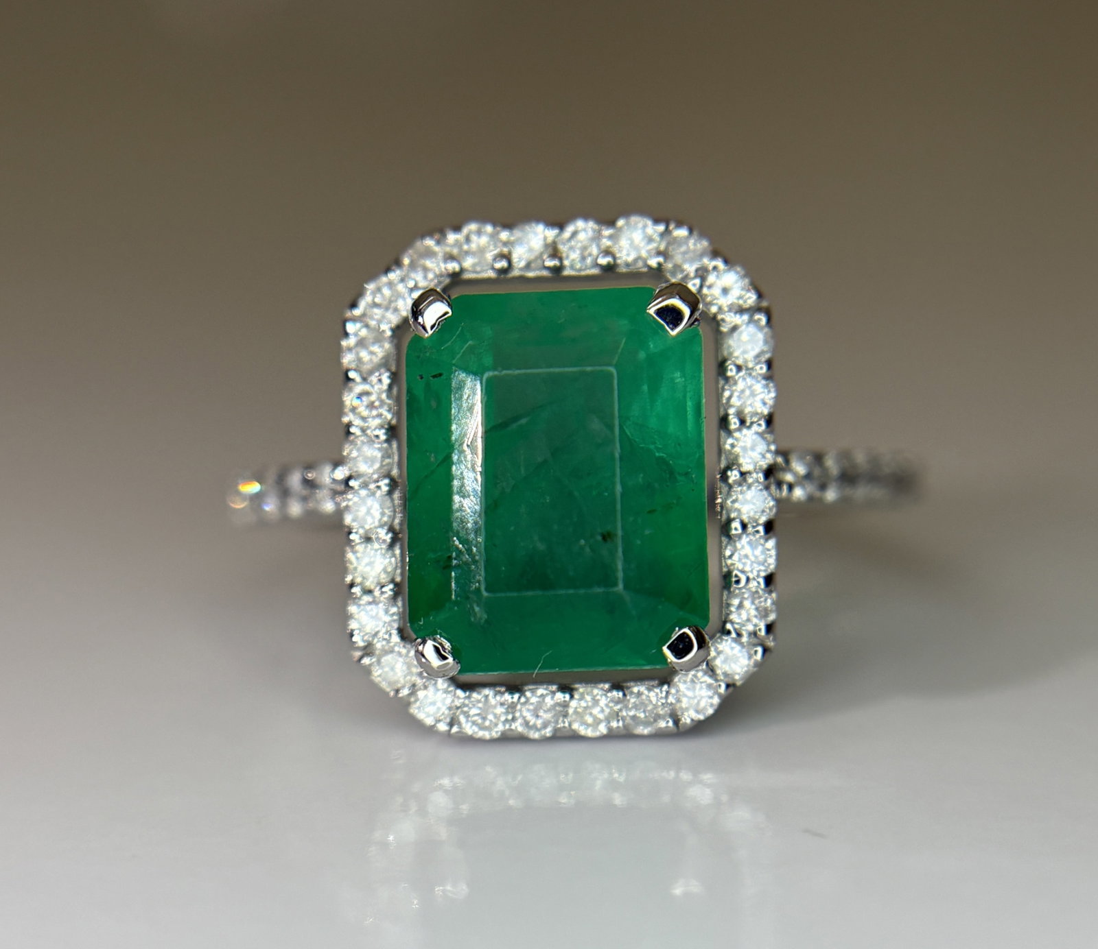 Beautiful 3.50 CT Natural Emerald Ring With Natural Diamonds & Platinum 950 - 2