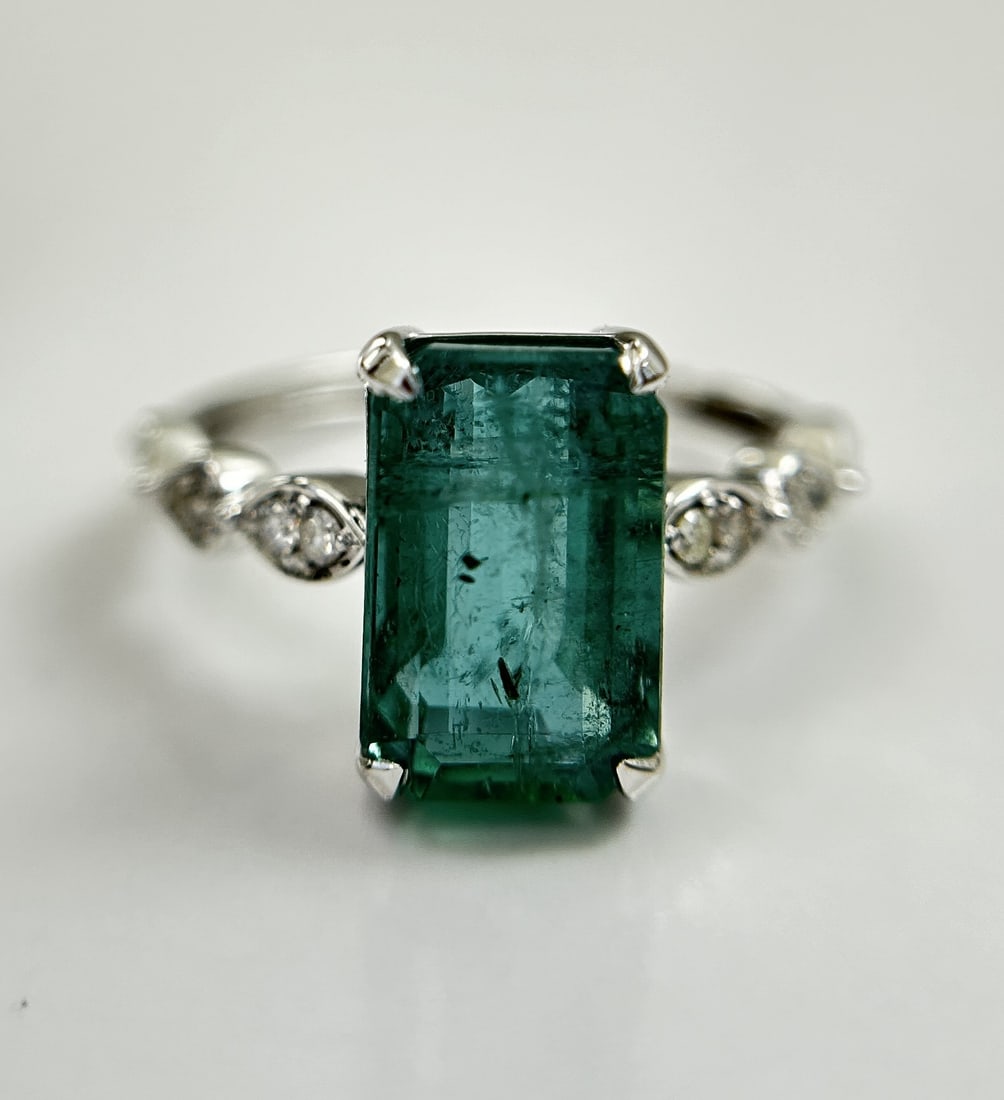 Beautiful Natural Emerald 3.97CT With Natural Diamonds & 18k Gold - 8