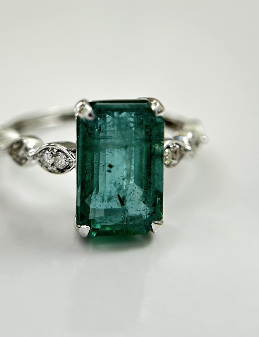 Beautiful Natural Emerald 3.97CT With Natural Diamonds & 18k Gold - 9