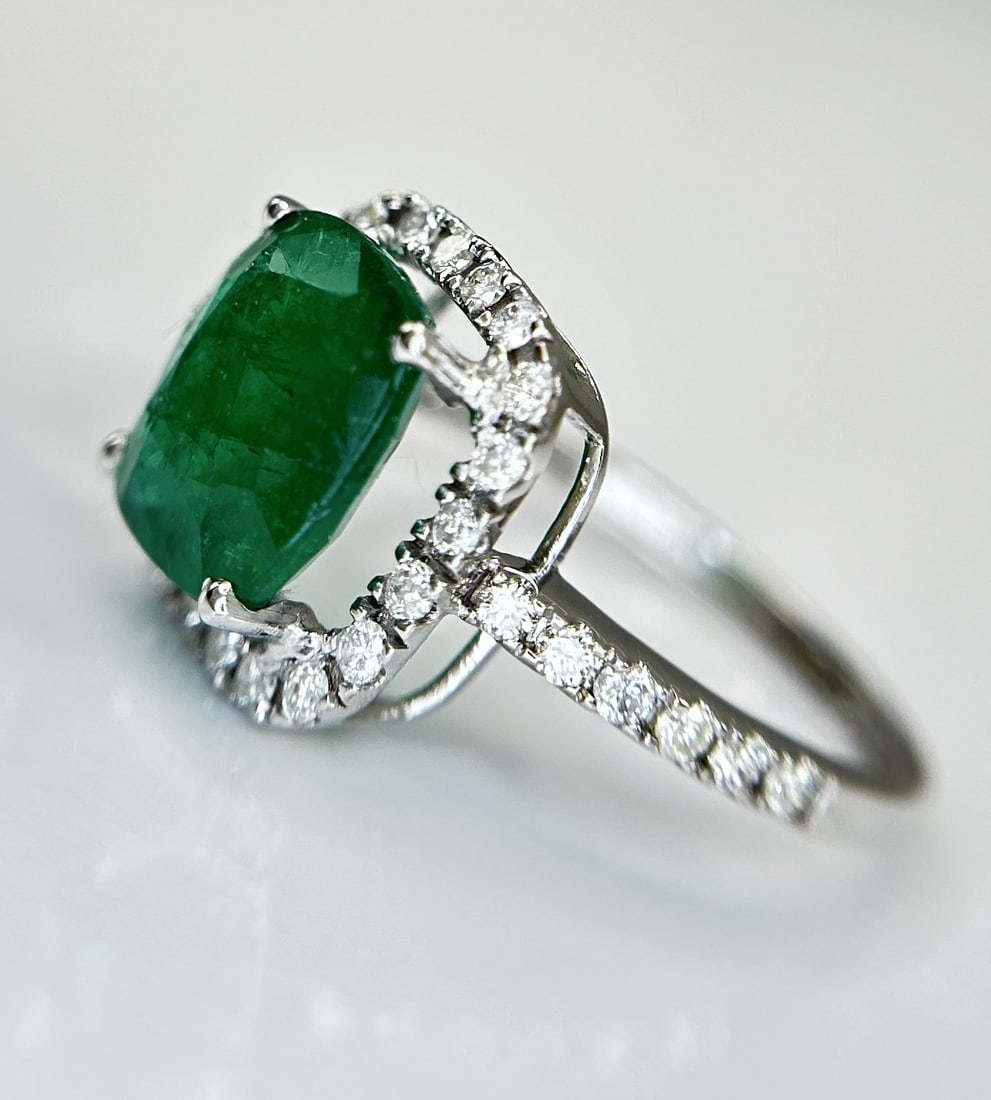 Beautiful Natural 2.81ct Emerald With Natural Diamonds & 18k Gold - 5