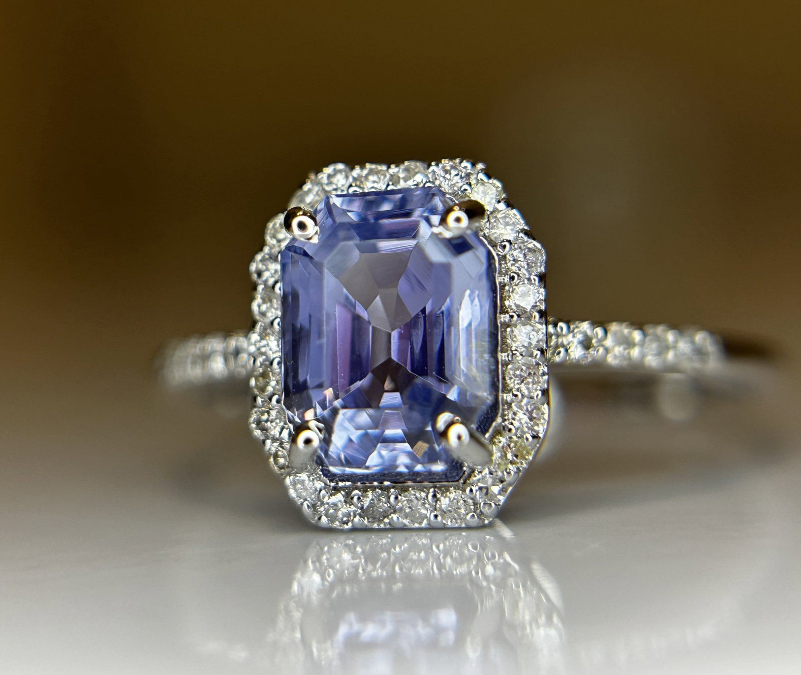 Beautiful 1.75 CT Unheated Ceylon Cornflour Blue Sapphire Diamonds & 18k Gold - 2