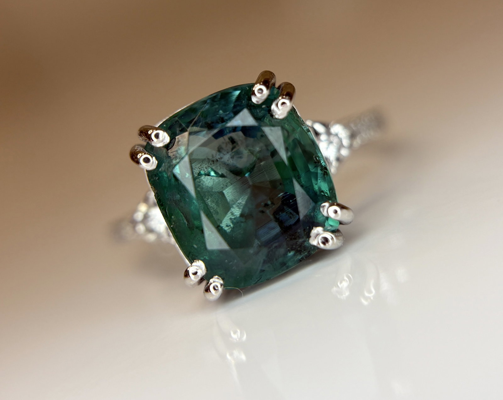 Beautiful Natural Emerald 4.75 CT With Natural Diamonds & 18k Gold - 11