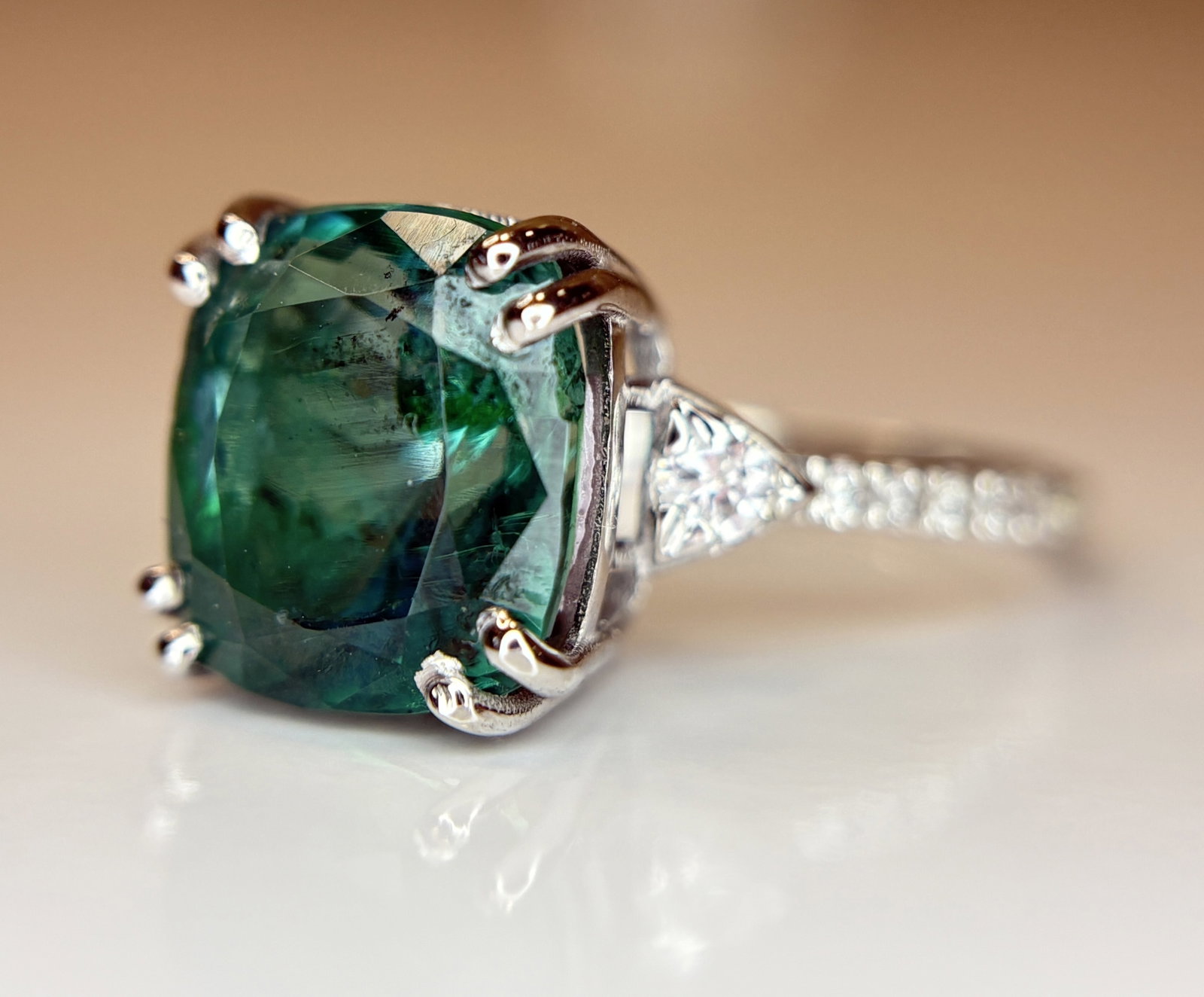 Beautiful Natural Emerald 4.75 CT With Natural Diamonds & 18k Gold - 3