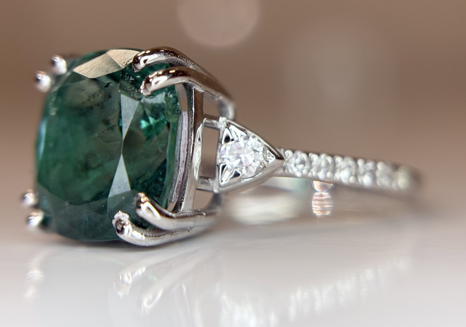 Beautiful Natural Emerald 4.75 CT With Natural Diamonds & 18k Gold - 5