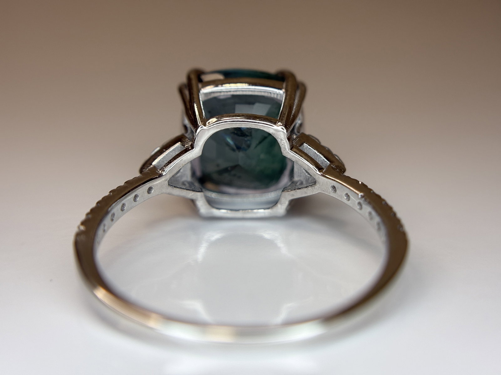 Beautiful Natural Emerald 4.75 CT With Natural Diamonds & 18k Gold - 7