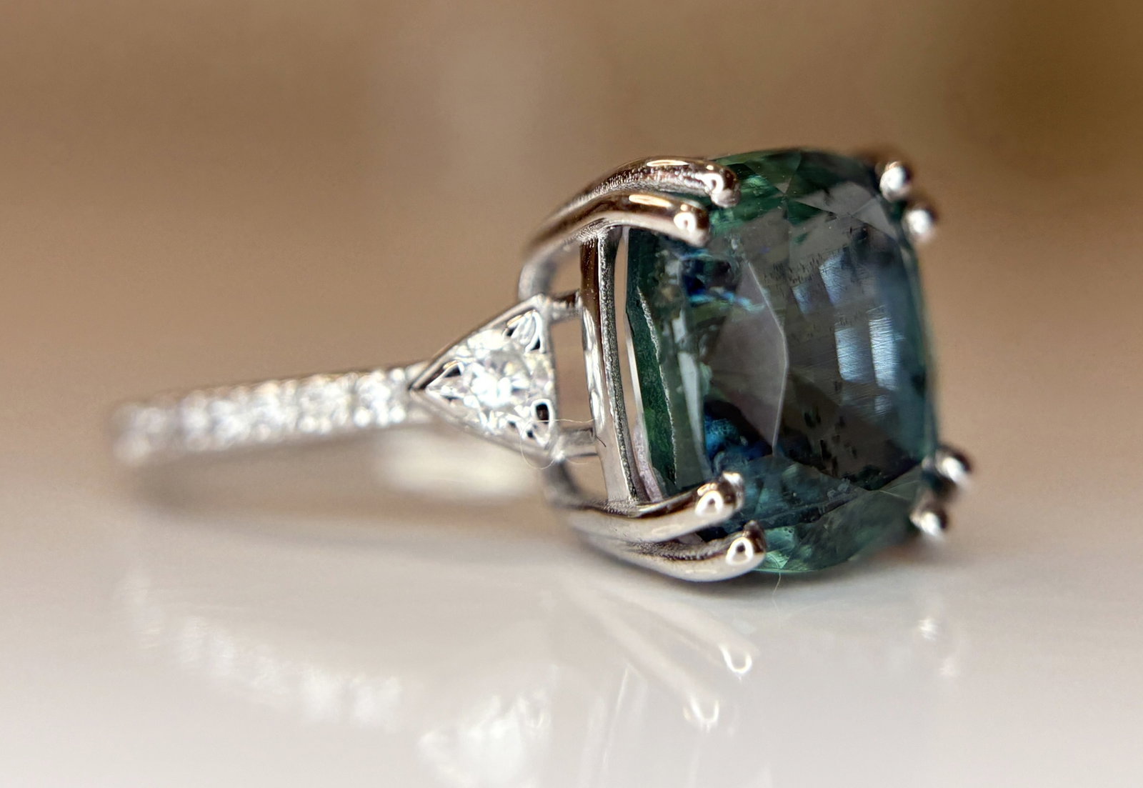 Beautiful Natural Emerald 4.75 CT With Natural Diamonds & 18k Gold - 8