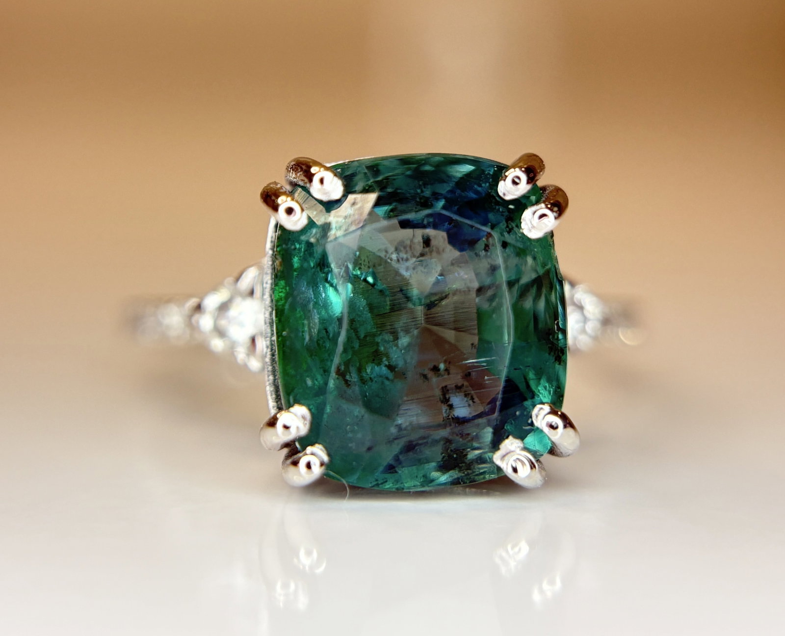 Beautiful Natural Emerald 4.75 CT With Natural Diamonds & 18k Gold - 9