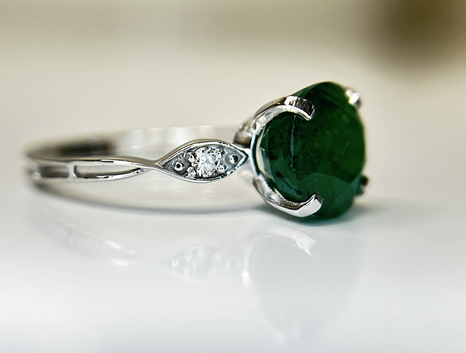Beautiful 2.74 CT Natural Emerald Ring With Natural Diamonds & Platinum 950 - 8