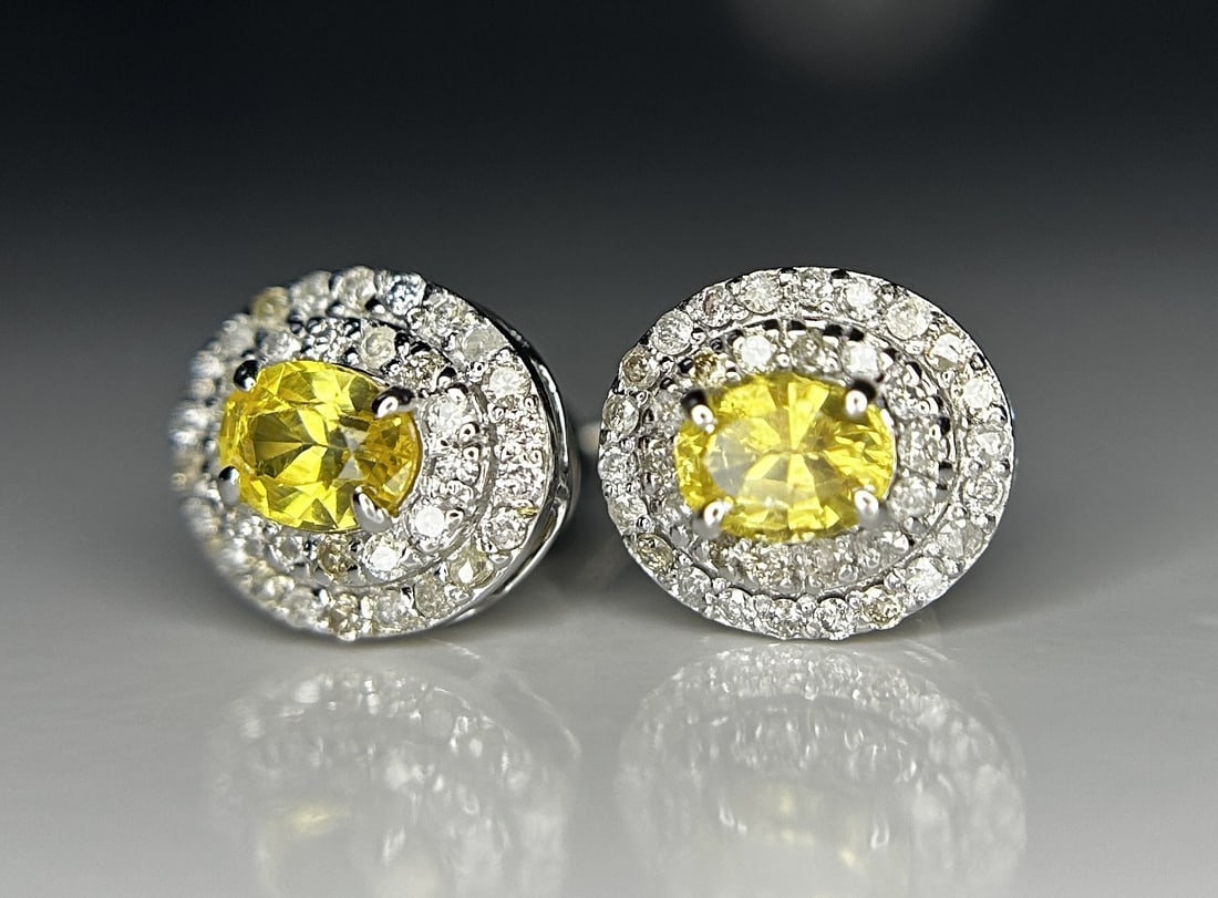 Beautiful 0.92 CT Unheated Ceylon Yellow Sapphire With Natural Diamonds & 18k Gold - 2
