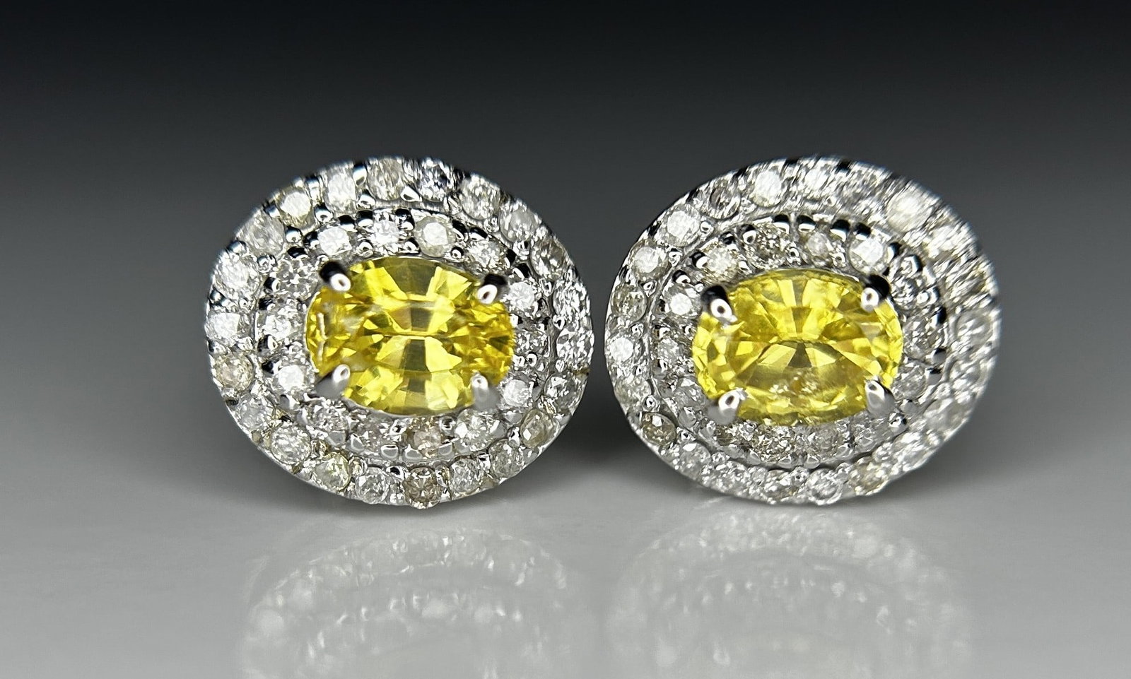 Beautiful 0.92 CT Unheated Ceylon Yellow Sapphire With Natural Diamonds & 18k Gold - 3