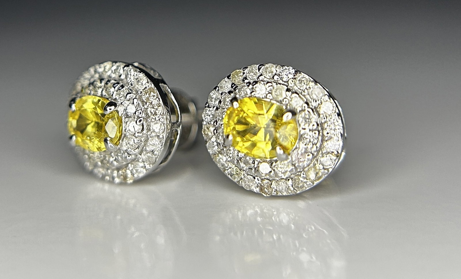Beautiful 0.92 CT Unheated Ceylon Yellow Sapphire With Natural Diamonds & 18k Gold - 4