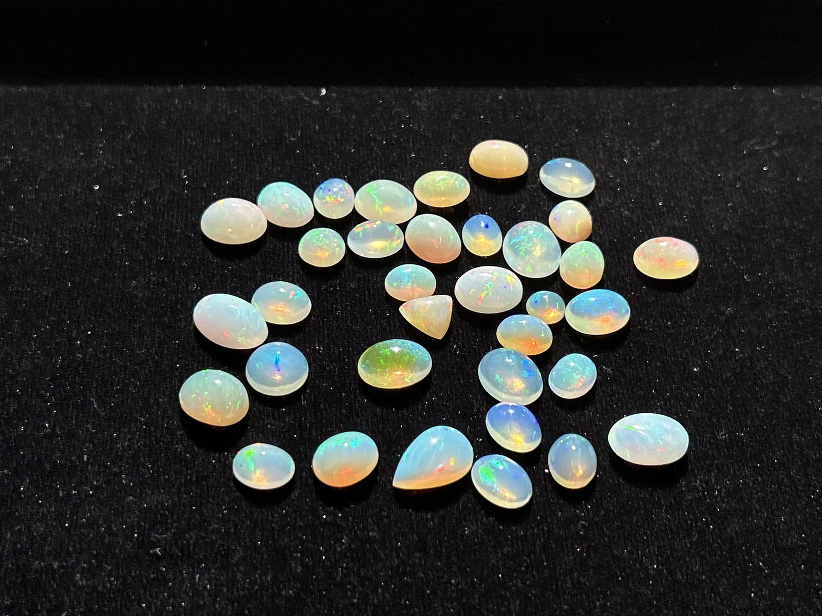 73.90ct Natural Fire Opal: Title: 73.90ct Natural Fire Opal Description: 73.90ct Natural Fire Opal Ideal for rings, earrings, necklaces and bracelets Please note pictures taken in natural sunlight Condition: New Delivery