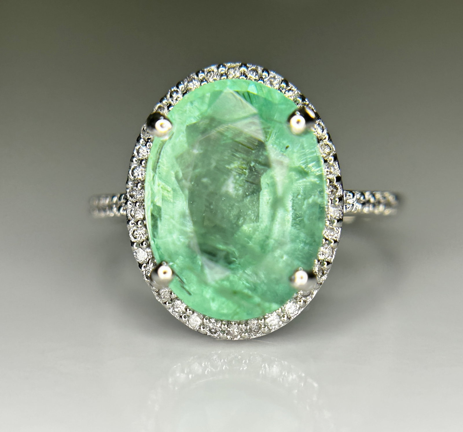 Beautiful 4.24CT Untreated Natural Columbian Emerald Ring, Diamonds & 18k Gold (1 of 10)