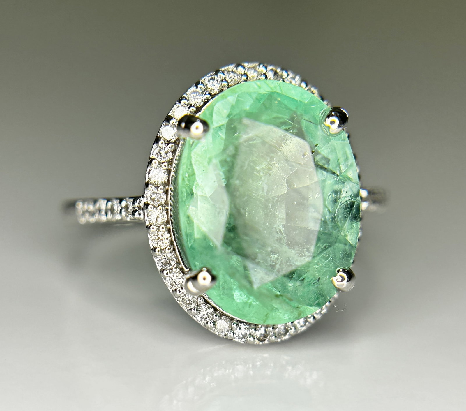 Beautiful 4.24CT Untreated Natural Columbian Emerald Ring, Diamonds & 18k Gold - 2