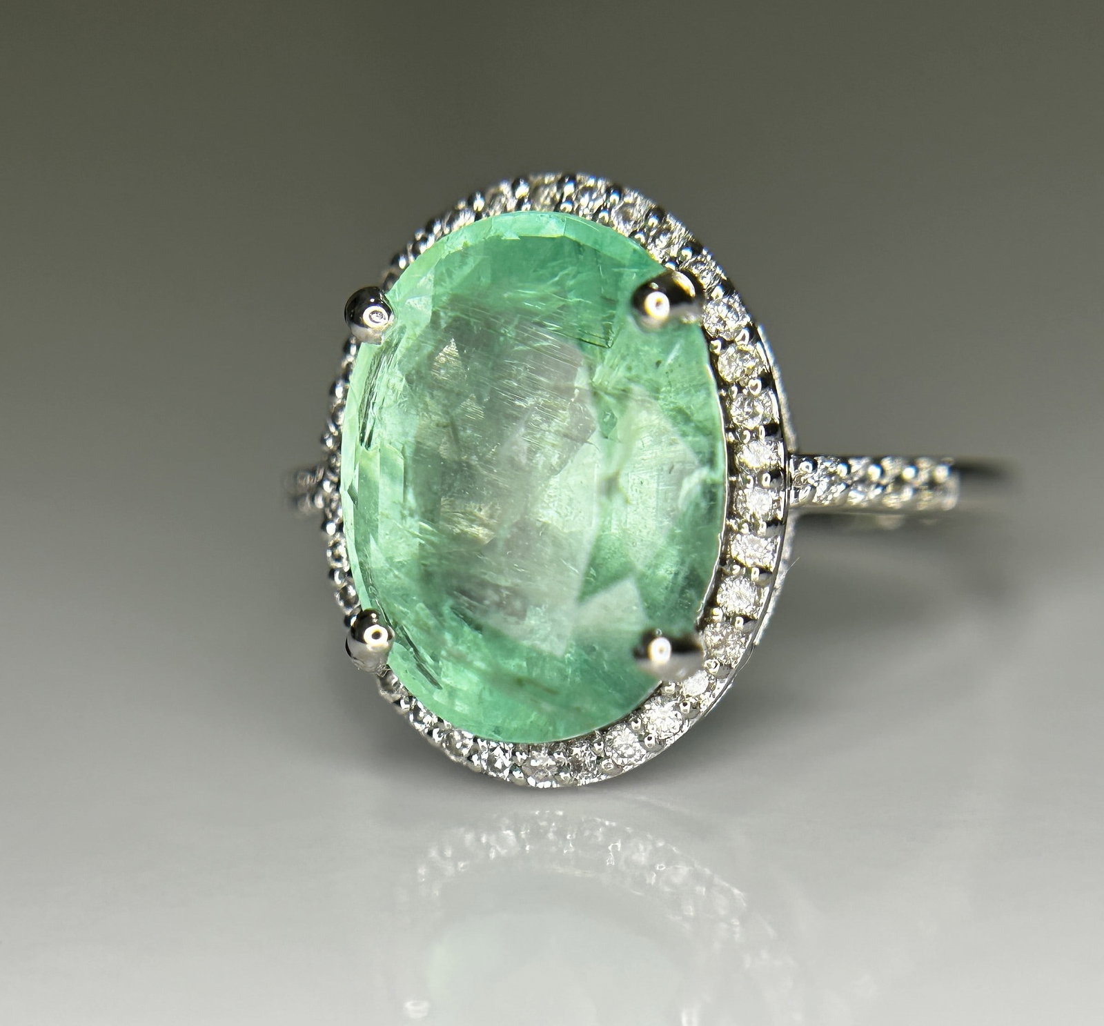 Beautiful 4.24CT Untreated Natural Columbian Emerald Ring, Diamonds & 18k Gold - 3