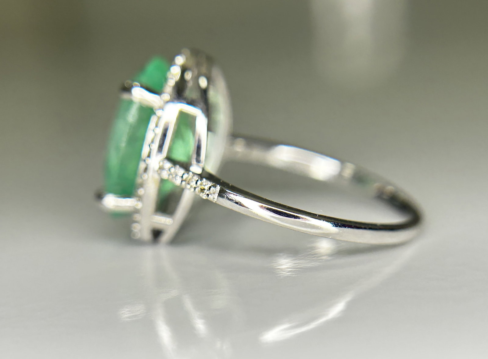 Beautiful 4.24CT Untreated Natural Columbian Emerald Ring, Diamonds & 18k Gold - 5