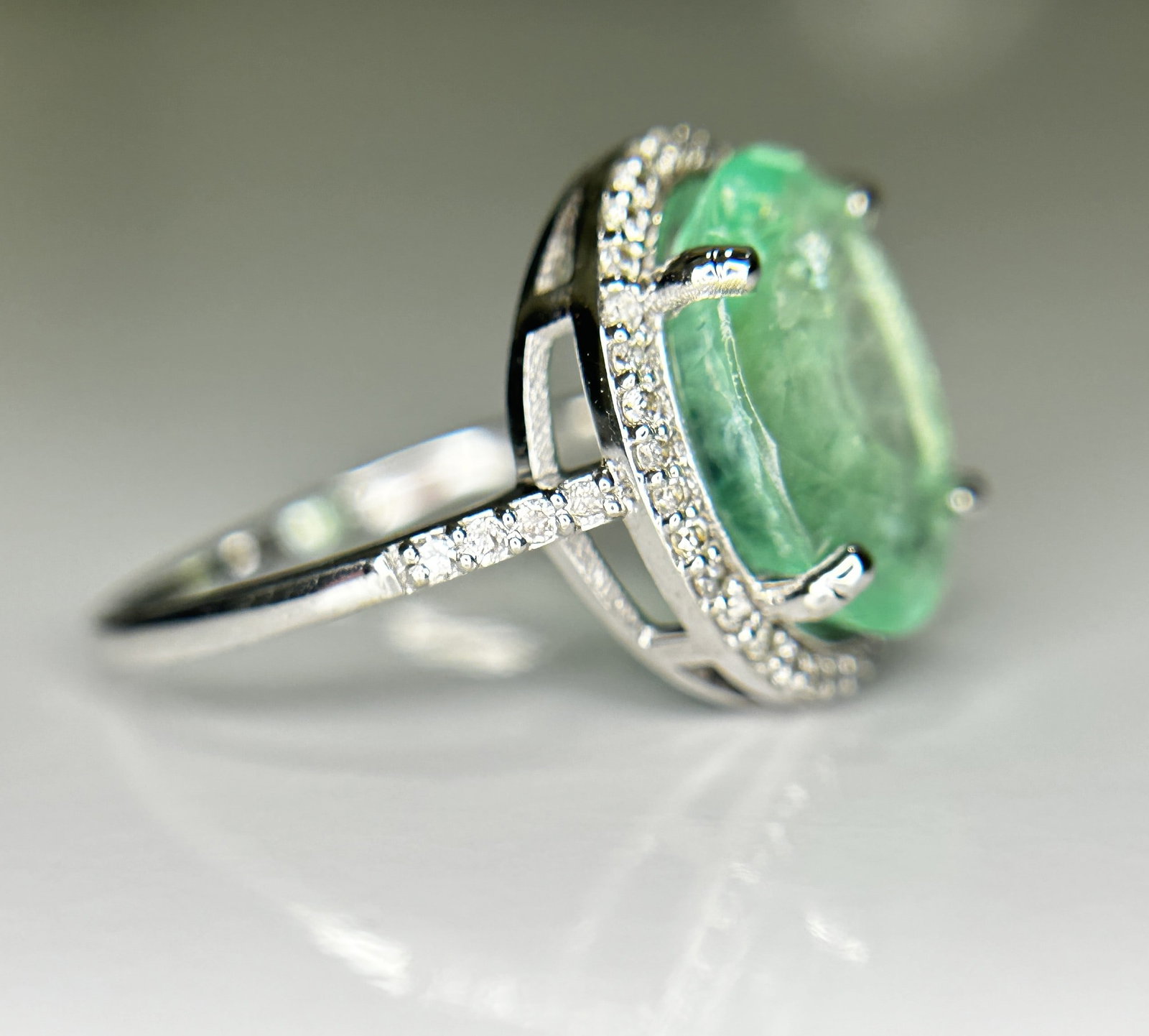 Beautiful 4.24CT Untreated Natural Columbian Emerald Ring, Diamonds & 18k Gold - 7