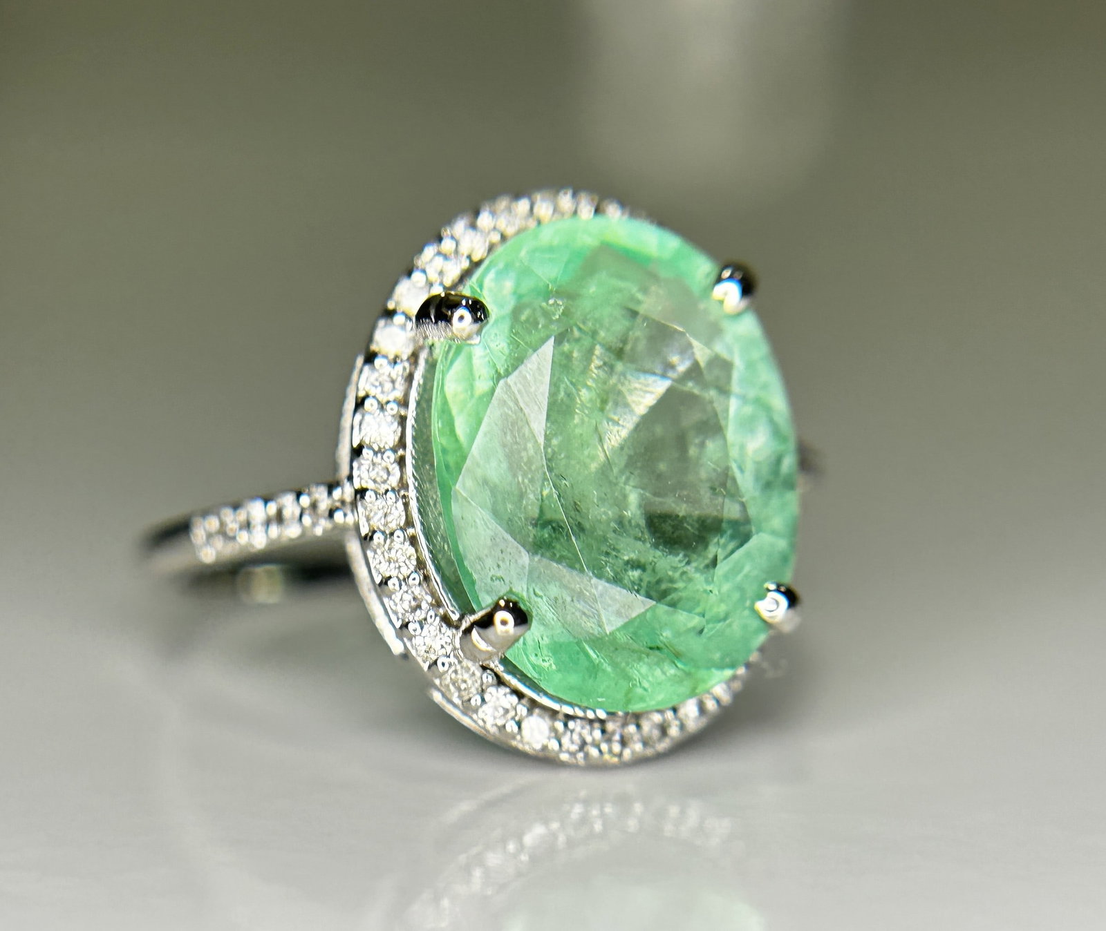 Beautiful 4.24CT Untreated Natural Columbian Emerald Ring, Diamonds & 18k Gold - 8