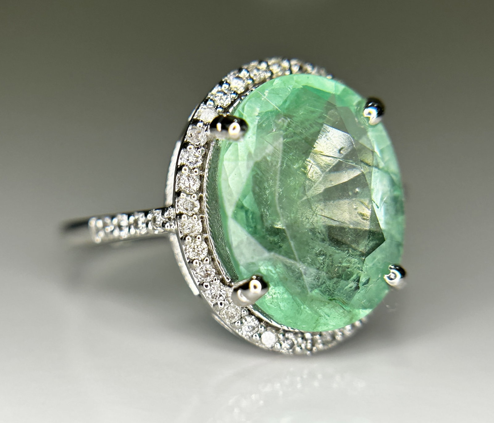 Beautiful 4.24CT Untreated Natural Columbian Emerald Ring, Diamonds & 18k Gold - 9