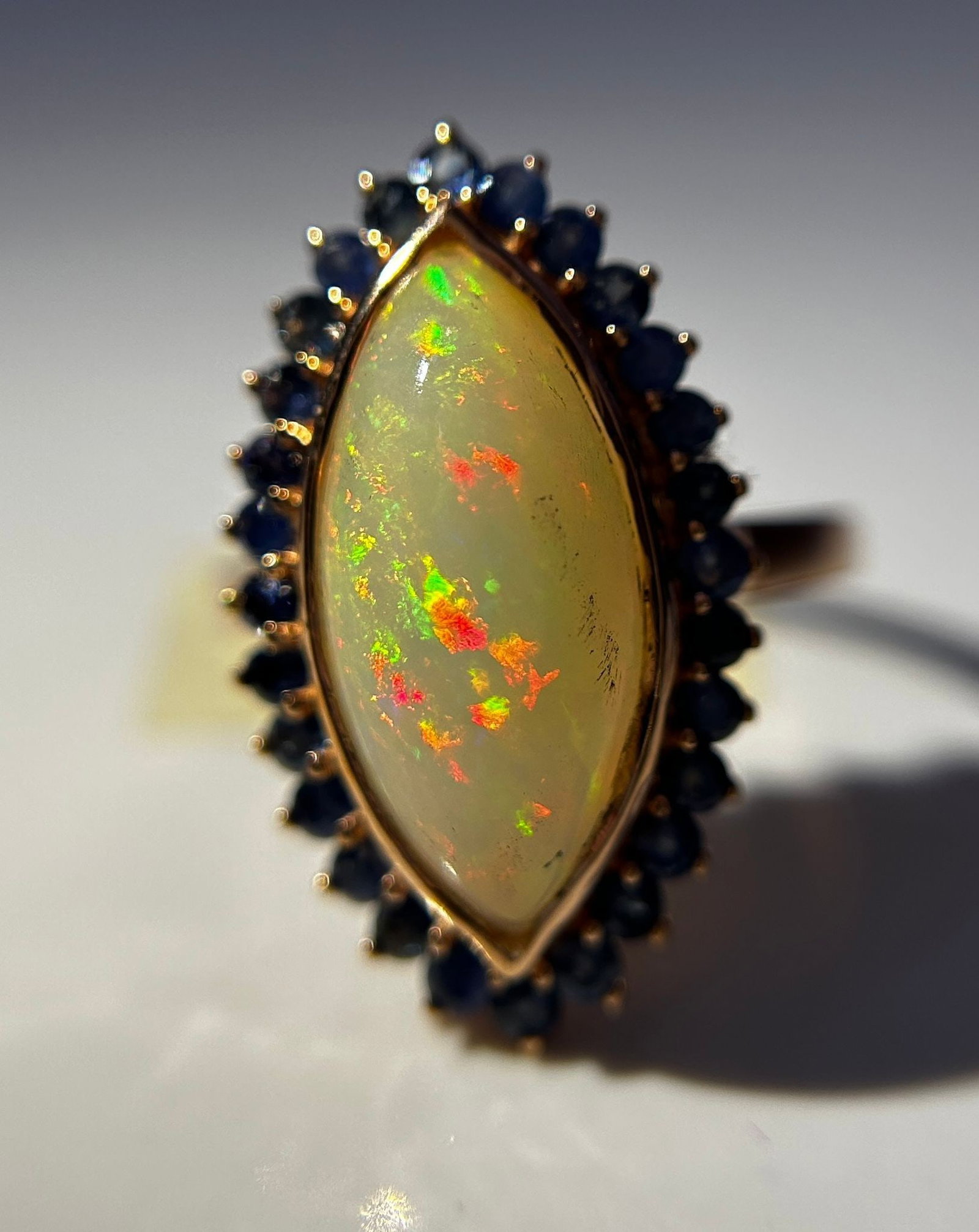 Beautiful Natural Opal Ring With Natural Blue Sapphire and 18k Gold - 4