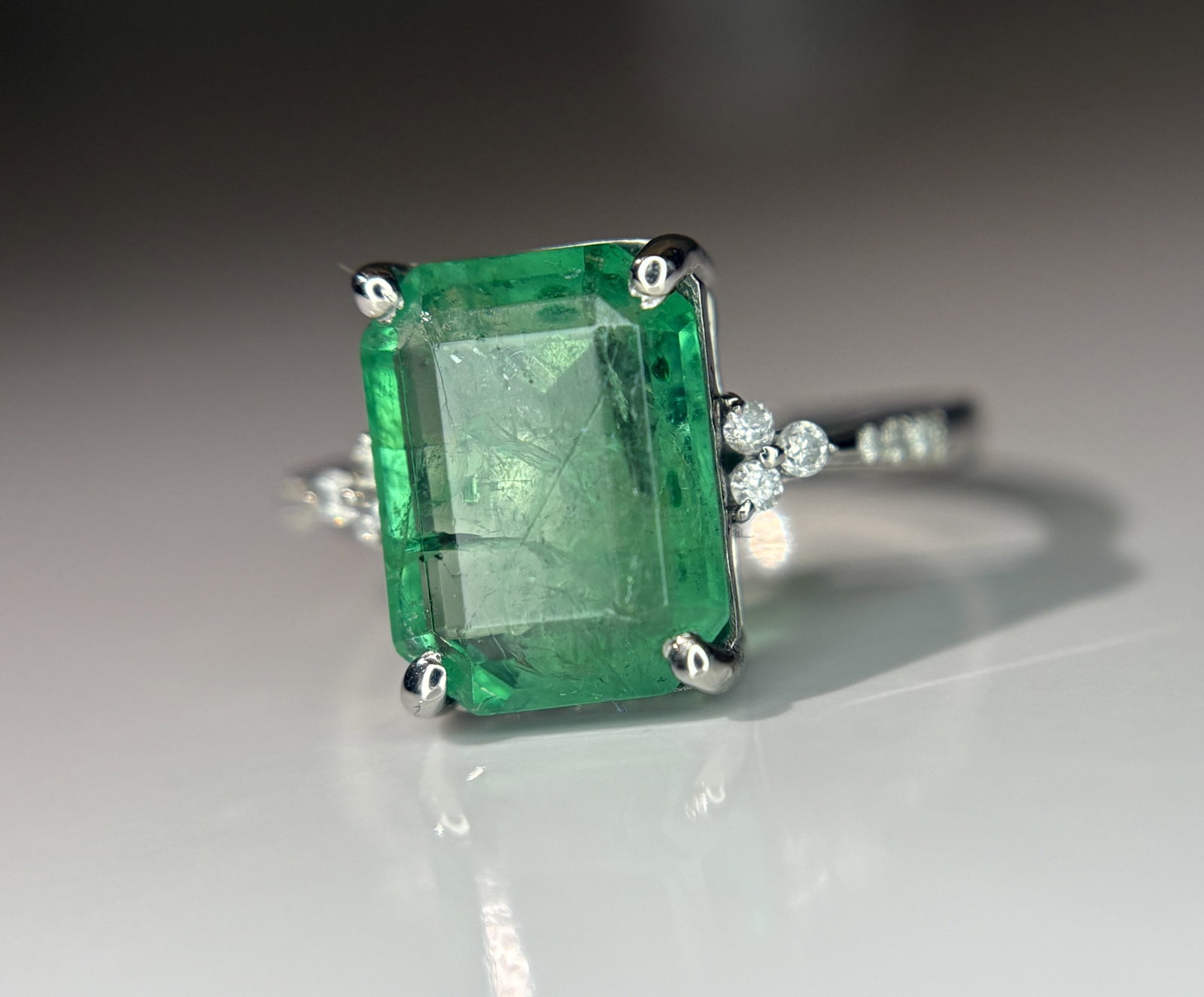 Beautiful 3.15 CT Natural Emerald Ring With Natural Diamonds & Platinum 950 - 2