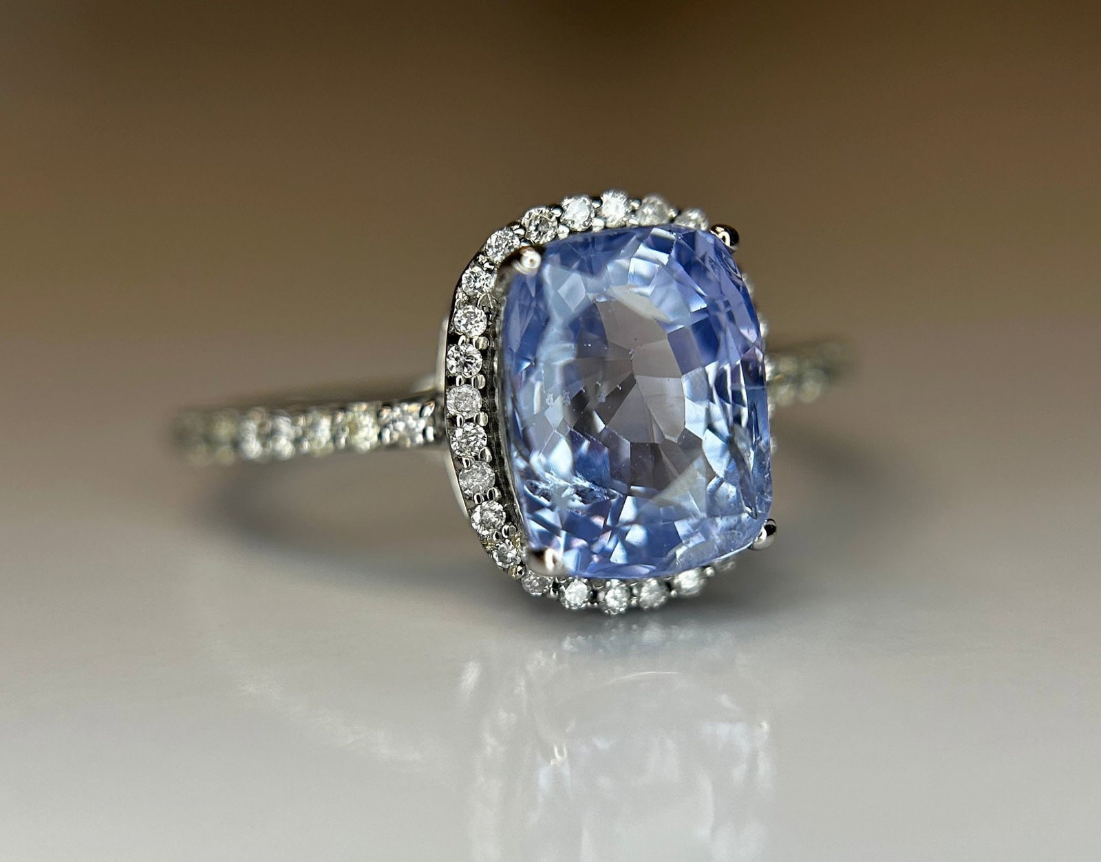 2.83 CT Unheated/Untreated Ceylon Cornflour Blue Sapphire Diamonds & 18k Gold: Title: 2.83 CT Unheated/Untreated Ceylon Cornflour Blue Sapphire Diamonds & 18k Gold Description: Beautiful 2.83 CT Natural Ceylon Blue Sapphire With Natural Diamonds & 18k White Gold. 