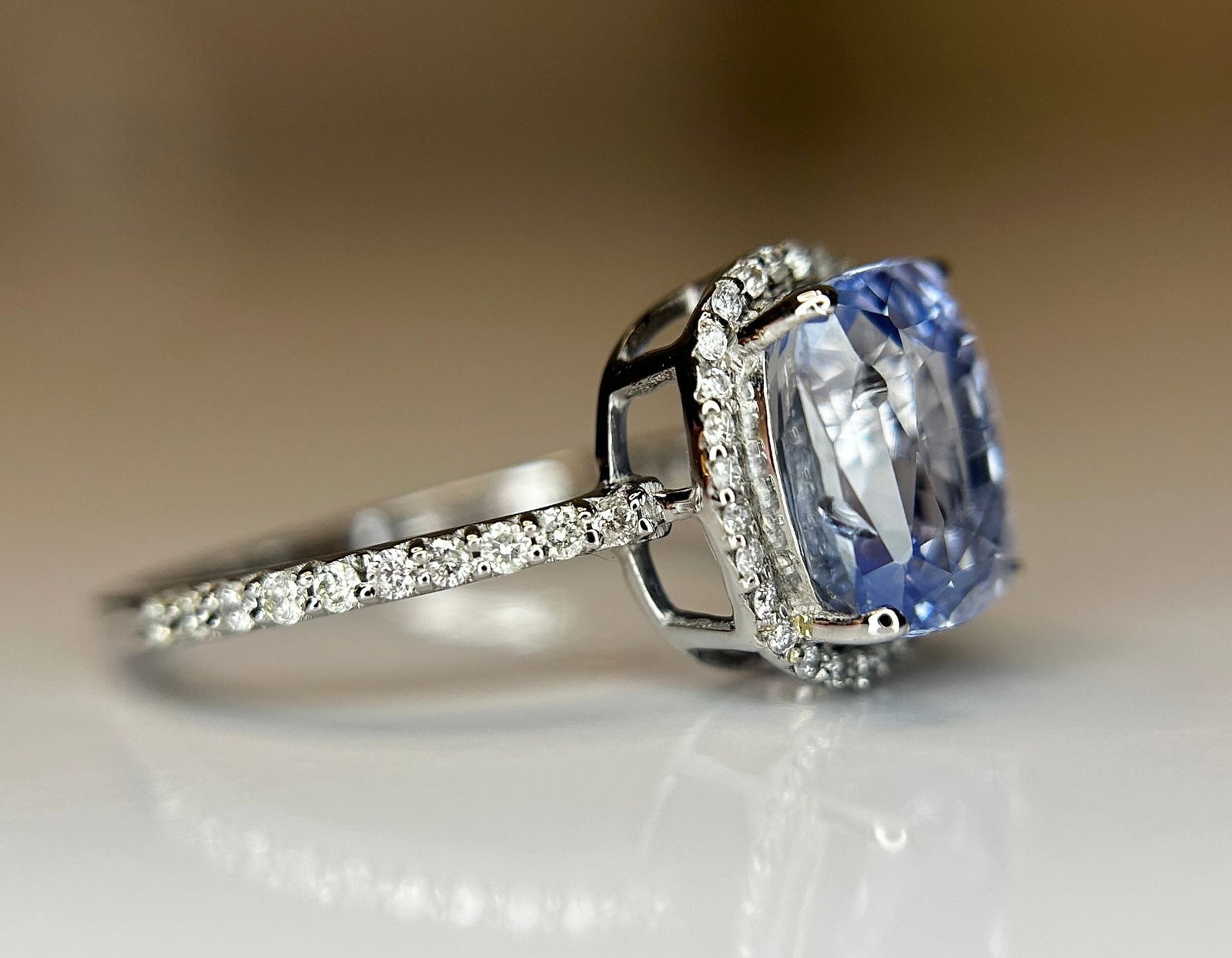 2.83 CT Unheated/Untreated Ceylon Cornflour Blue Sapphire Diamonds & 18k Gold - 2