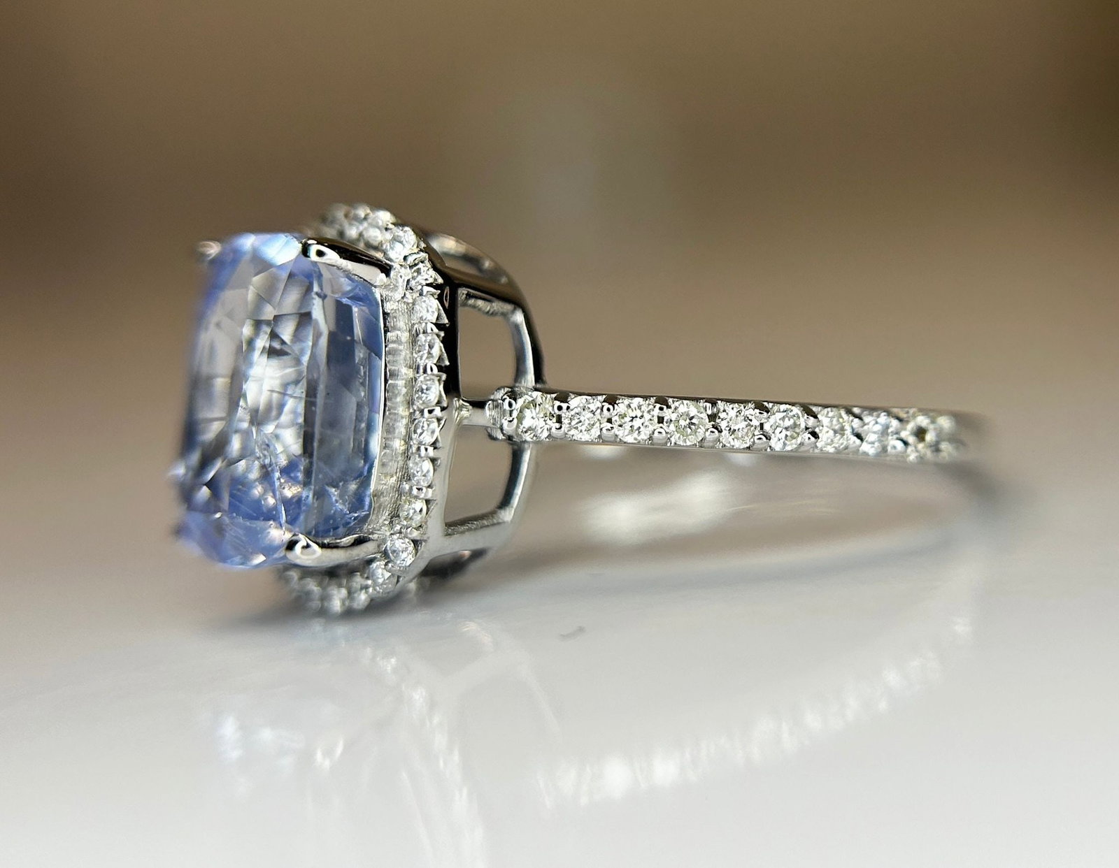 2.83 CT Unheated/Untreated Ceylon Cornflour Blue Sapphire Diamonds & 18k Gold - 5