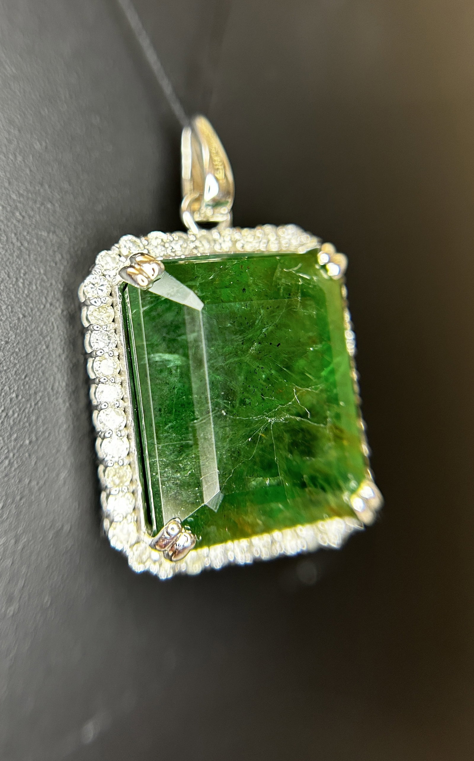 Beautiful 24.18 ct Natural Emerald With Natural Diamonds & 18k Gold - 2