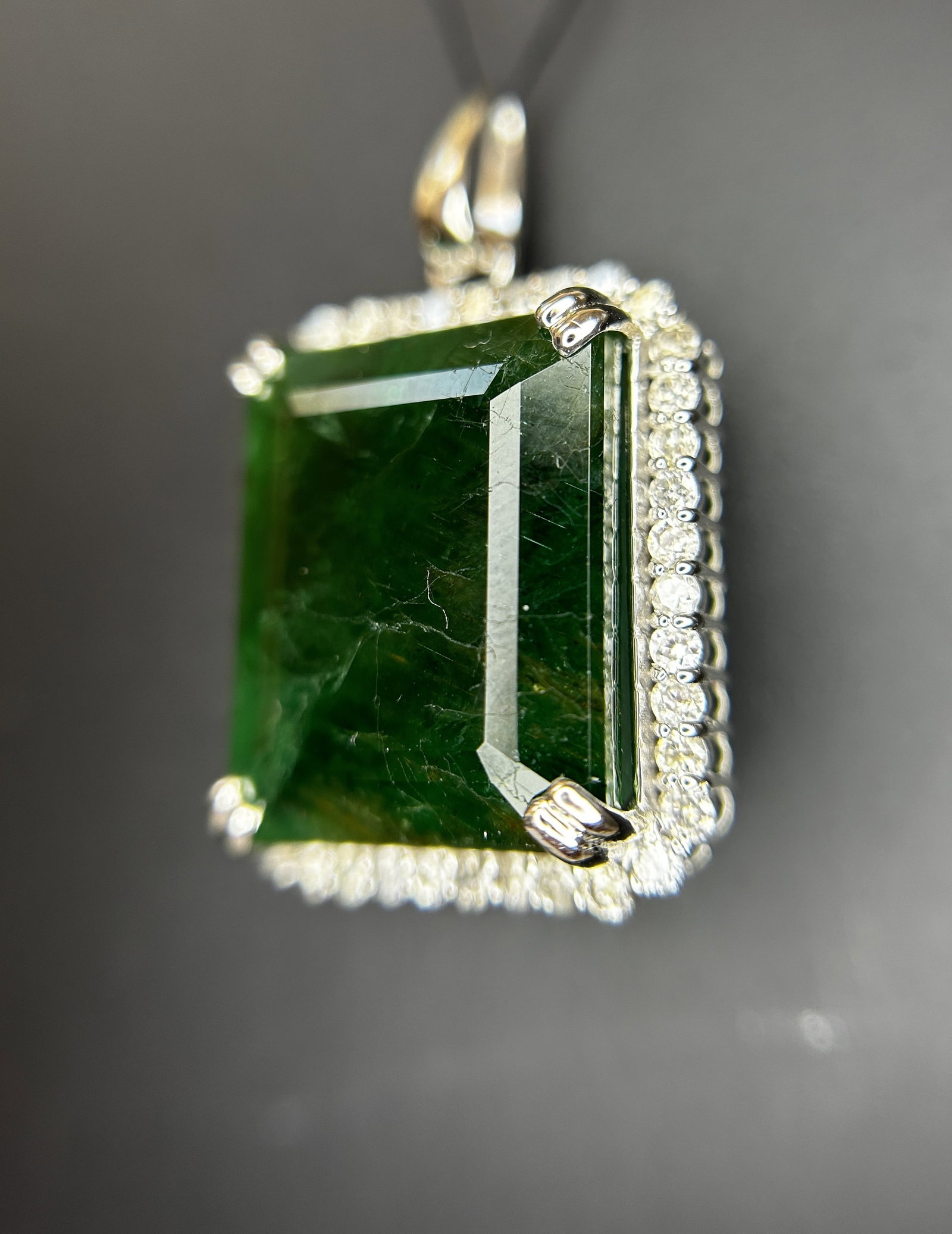 Beautiful 24.18 ct Natural Emerald With Natural Diamonds & 18k Gold - 3