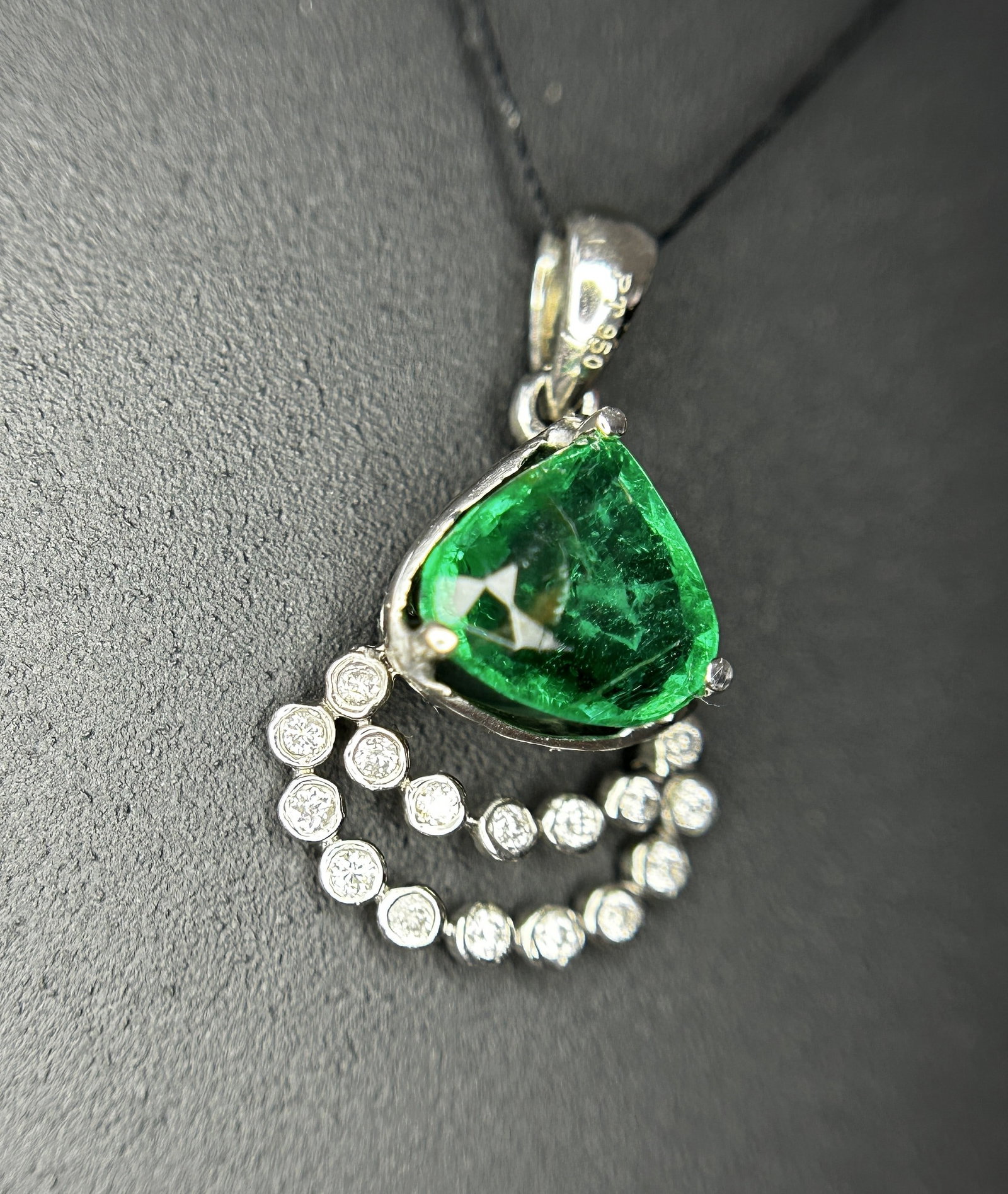 Beautiful 1.37ct Natural Emerald Pendant With Diamonds & 950 Platinum - 7