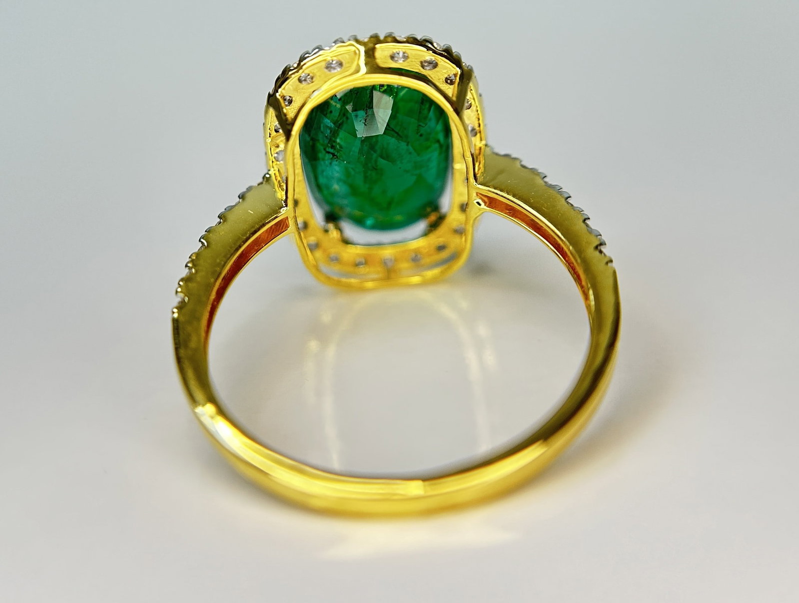Beautiful Natural Emerald 3.90 CT With Natural Diamonds & 18k Gold - 5