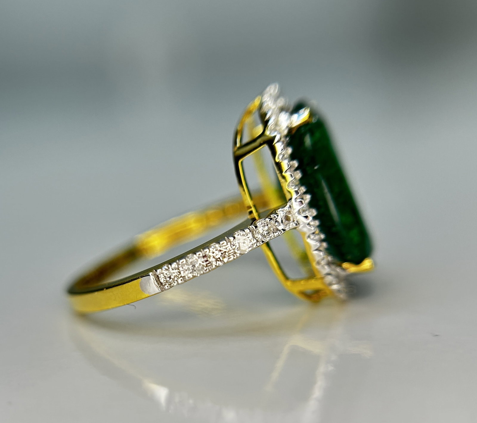 Beautiful Natural Emerald 3.90 CT With Natural Diamonds & 18k Gold - 6