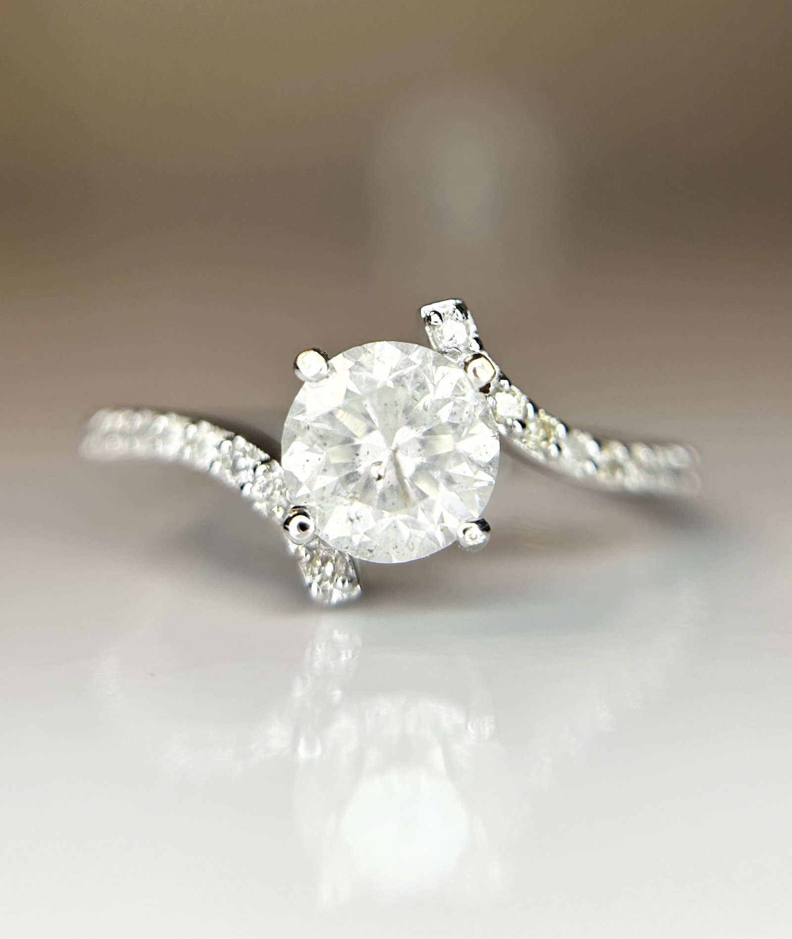 Beautiful 1.49ct Untreated Natural Solitaire Diamond & 18k Gold: Title: Beautiful 1.49ct Untreated Natural Solitaire Diamond & 18k Gold Description: Beautiful 1.49ct Untreated Natural Solitaire Diamond & 18k Gold Description: Total Carat Weight - 1.49