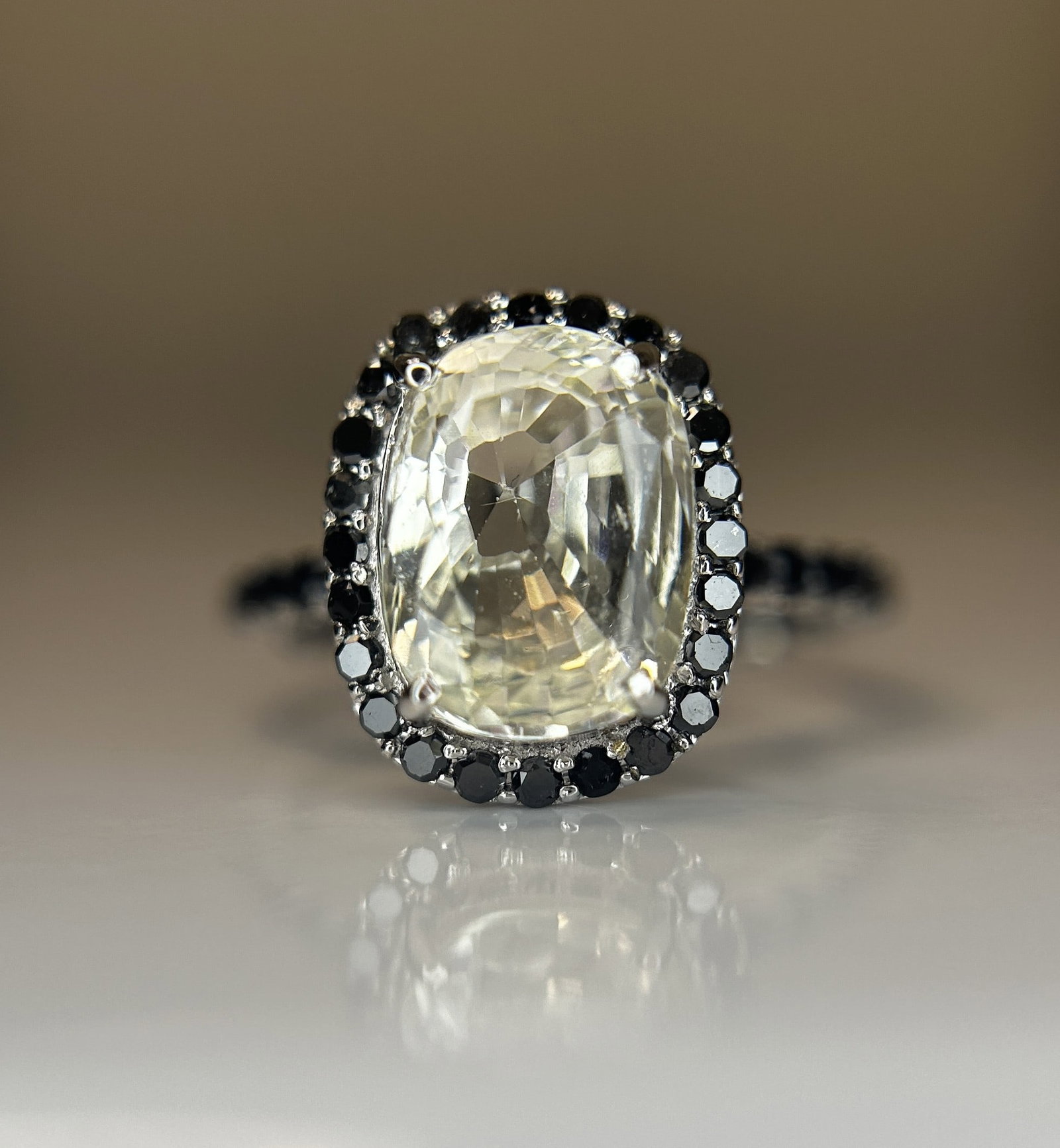 Beautiful 3.15CT Natural Ceylon White Sapphire W Natural Diamonds & 18k Gold - 2