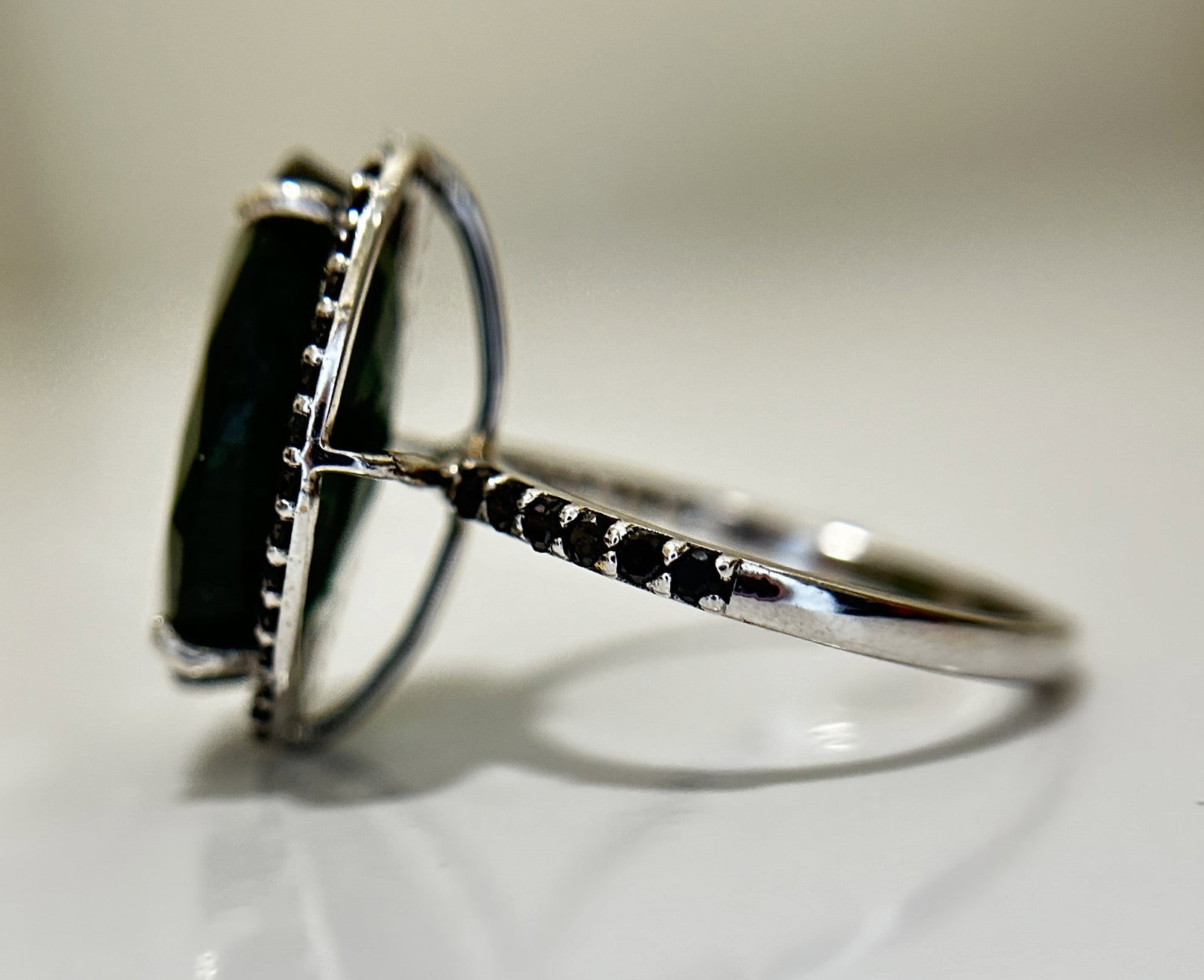 Beautiful Natural Emerald 11ct With Natural Black Diamonds & 18k Gold - 6