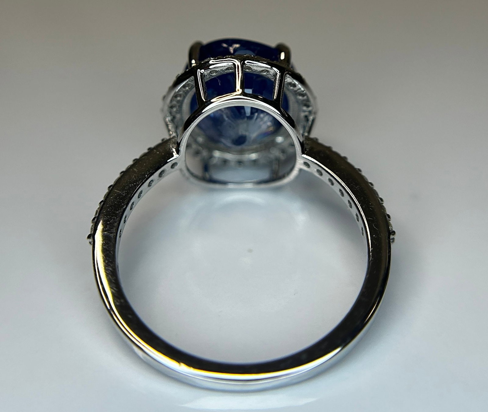 Beautiful 6.62 CT Natural Ceylon Cornflour Blue Sapphire Diamonds & 18k Gold - 4