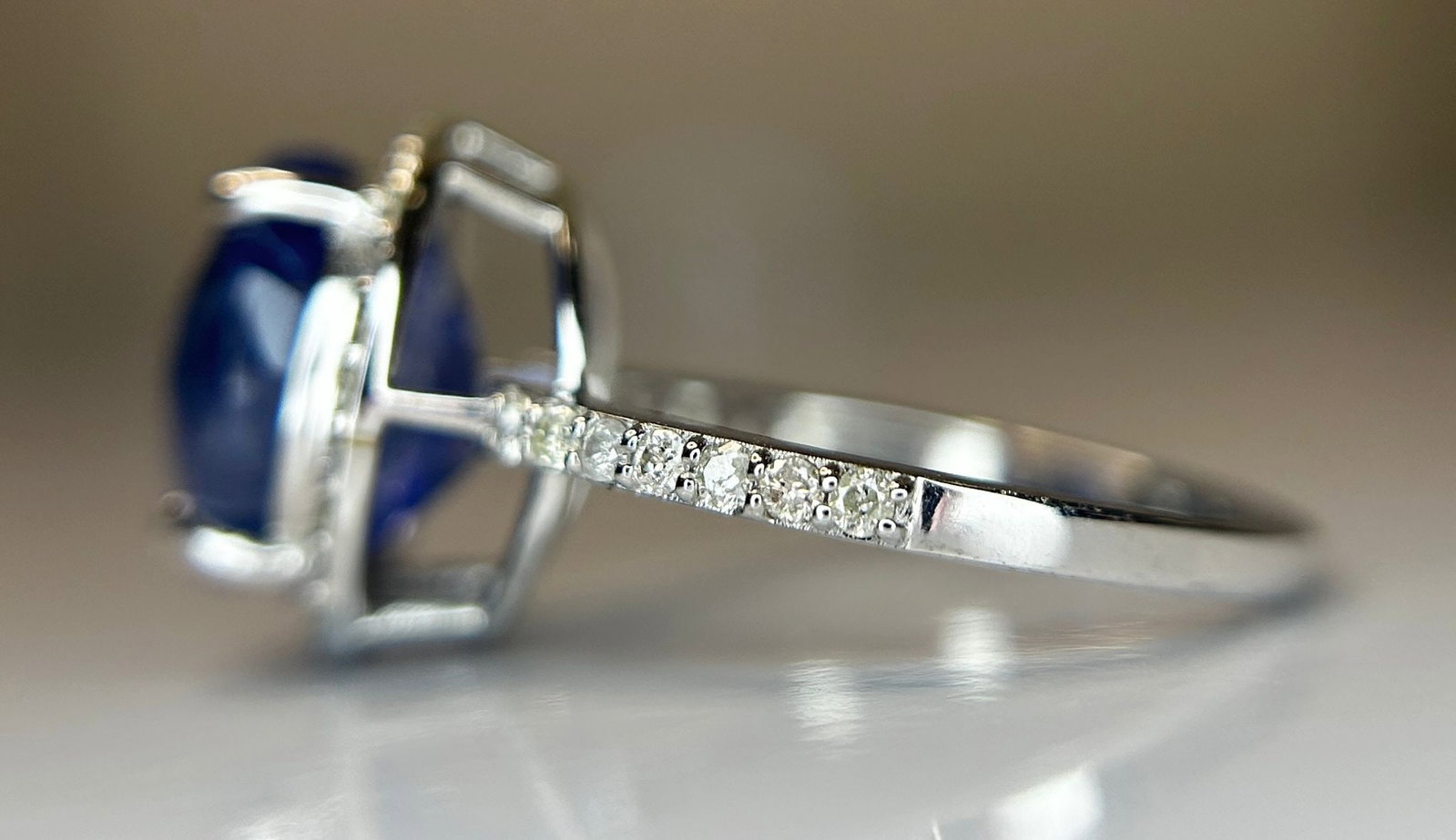 Beautiful 6.62 CT Natural Ceylon Cornflour Blue Sapphire Diamonds & 18k Gold - 5