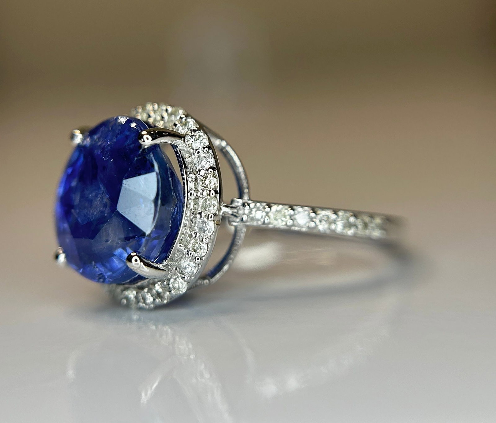 Beautiful 6.62 CT Natural Ceylon Cornflour Blue Sapphire Diamonds & 18k Gold - 6