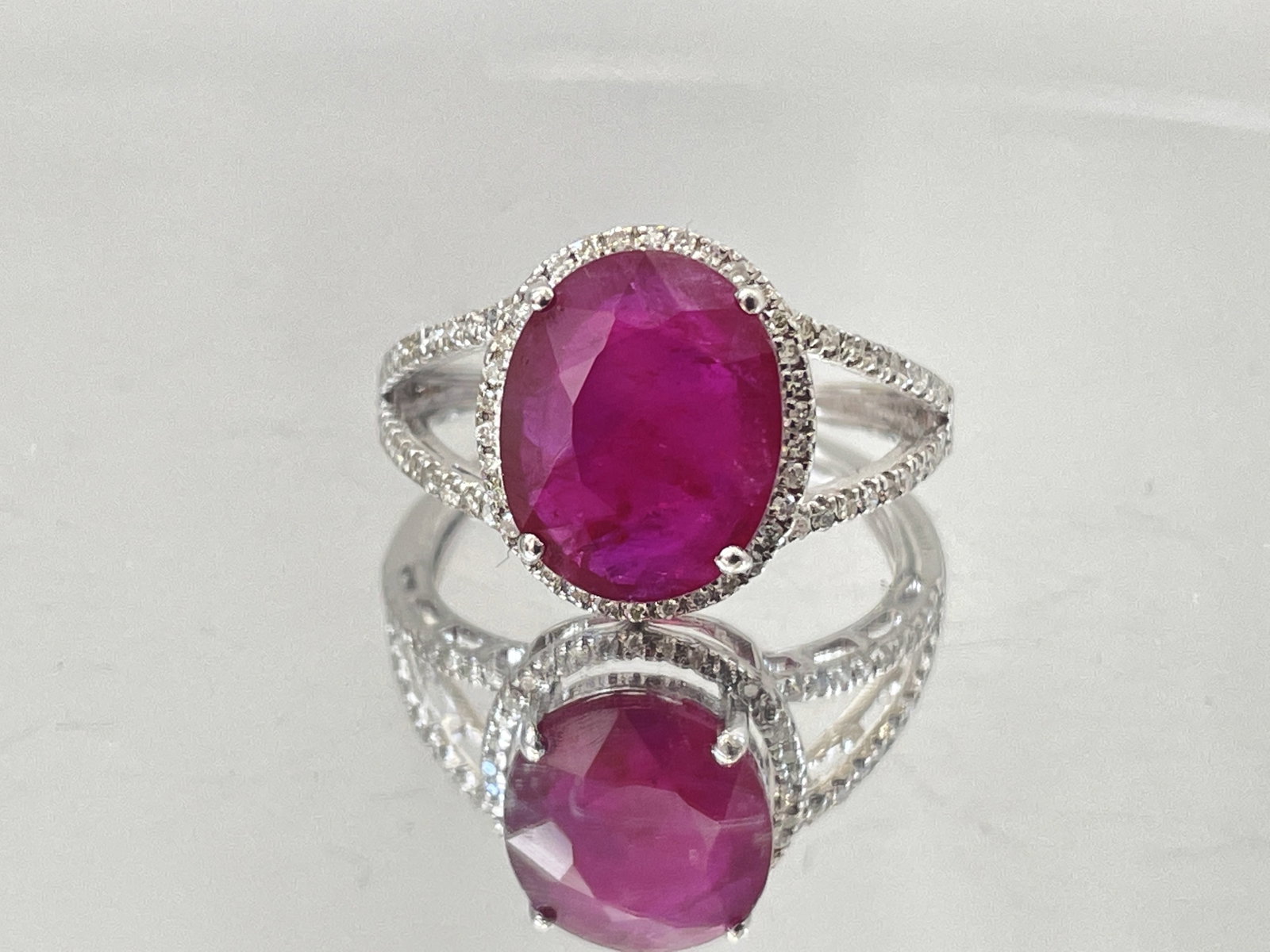 Natural Burma Ruby 3.77Ct With Natural Diamonds & 18k Gold: Title: Natural Burma Ruby 3.77Ct With Natural Diamonds & 18k Gold Description: Beautiful 3.77ct Natural Burmese Ruby Ring With Natural Diamonds. Dispatched with Royal Mail Signed For&