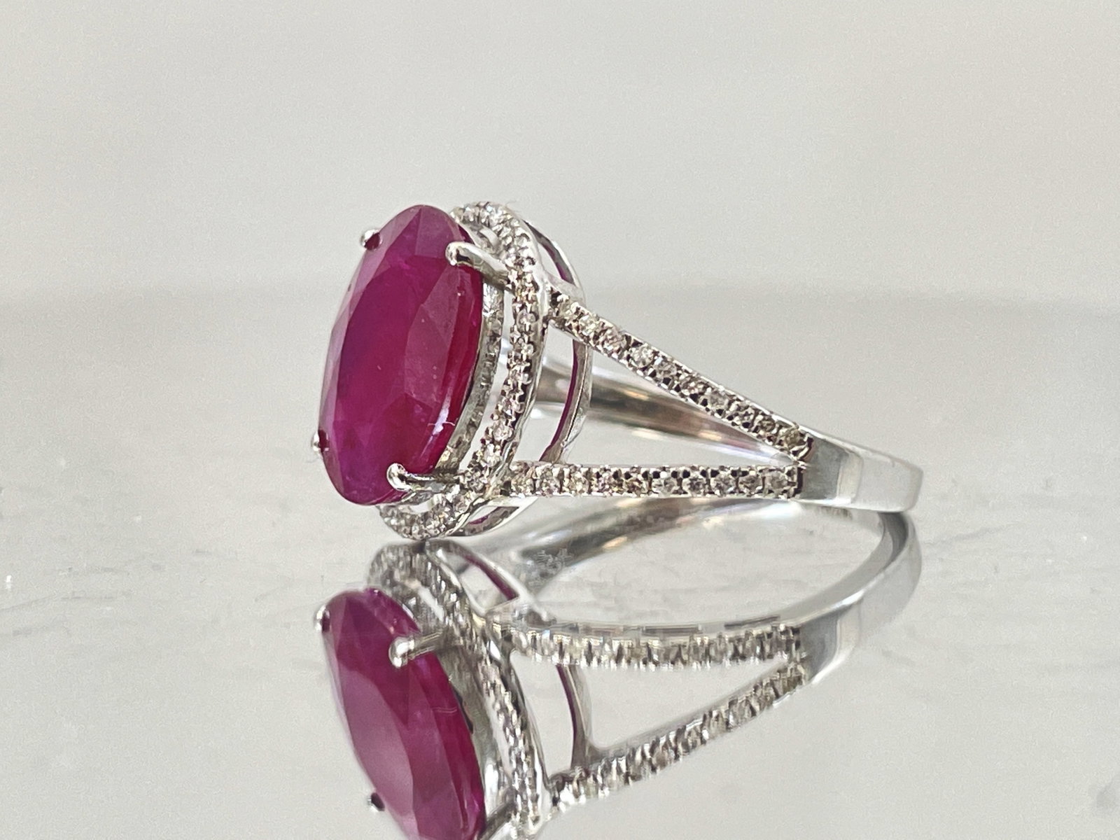 Natural Burma Ruby 3.77Ct With Natural Diamonds & 18k Gold - 3