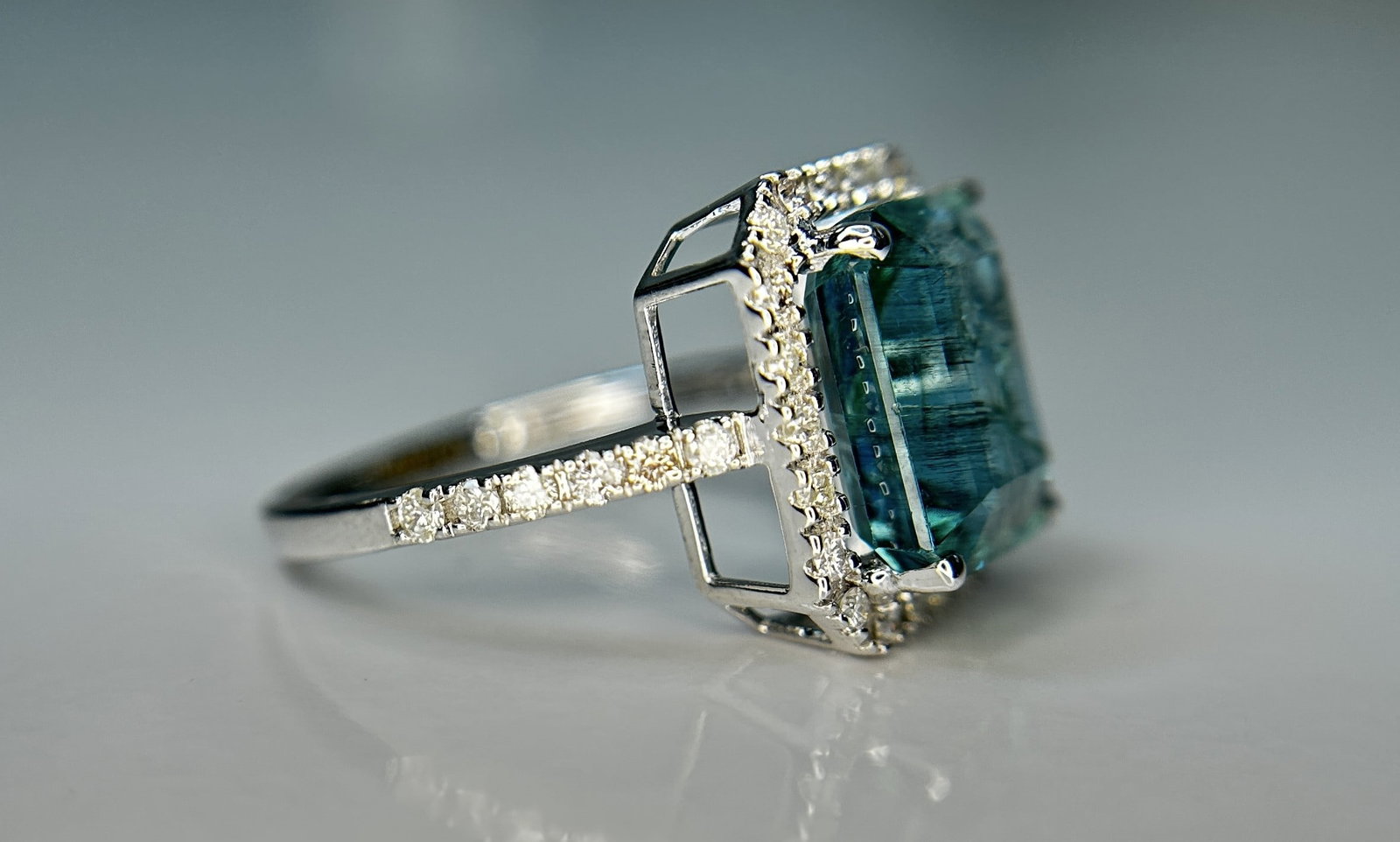 Beautiful Natural Emerald 4.27 CT With Natural Diamonds & 18k Gold - 6