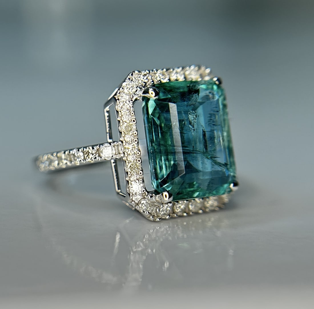 Beautiful Natural Emerald 4.27 CT With Natural Diamonds & 18k Gold - 7