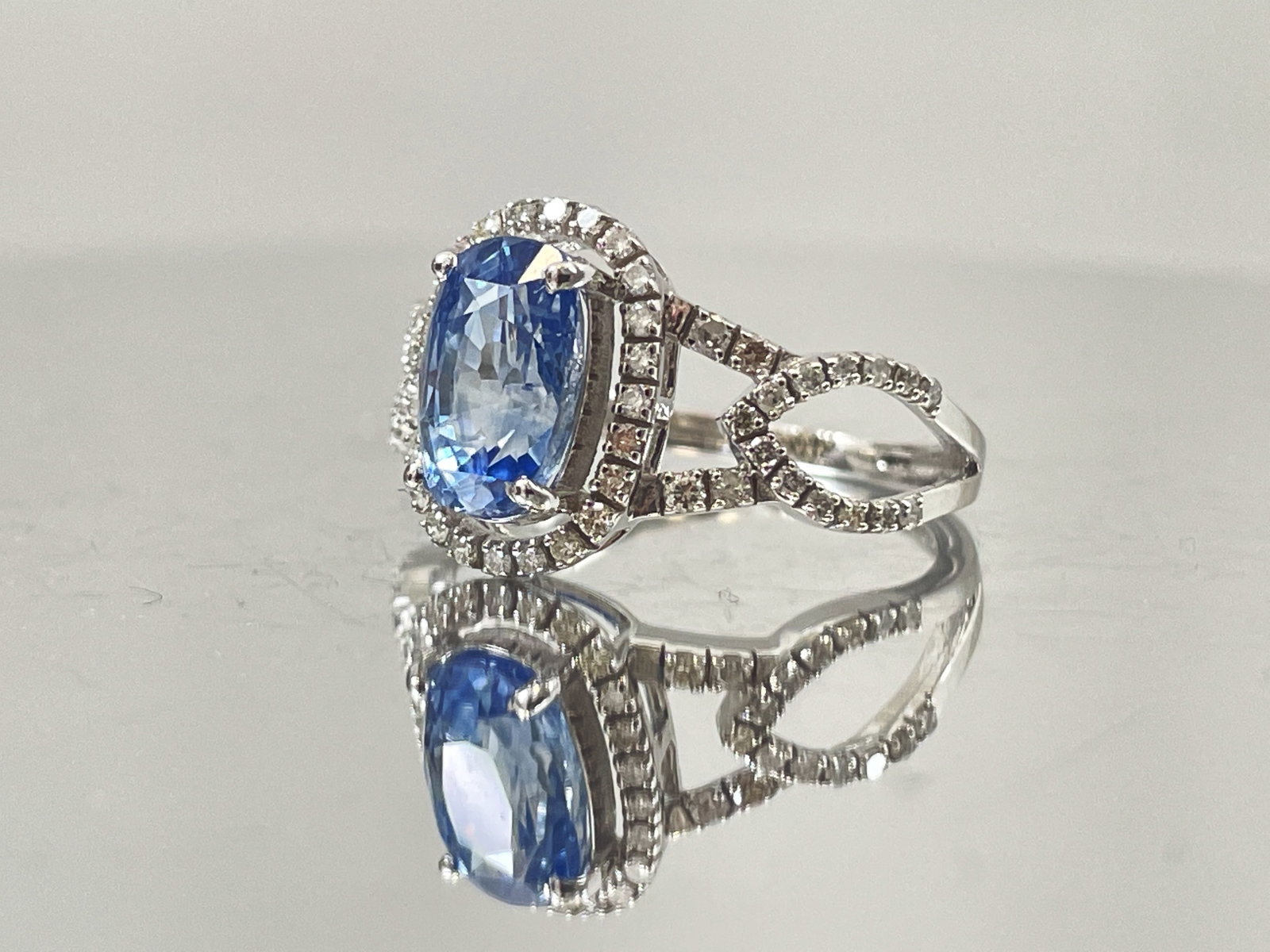 Beautiful 3.16 CT Natural Ceylon Cornflour Blue Sapphire Diamonds & 18k Gold - 3