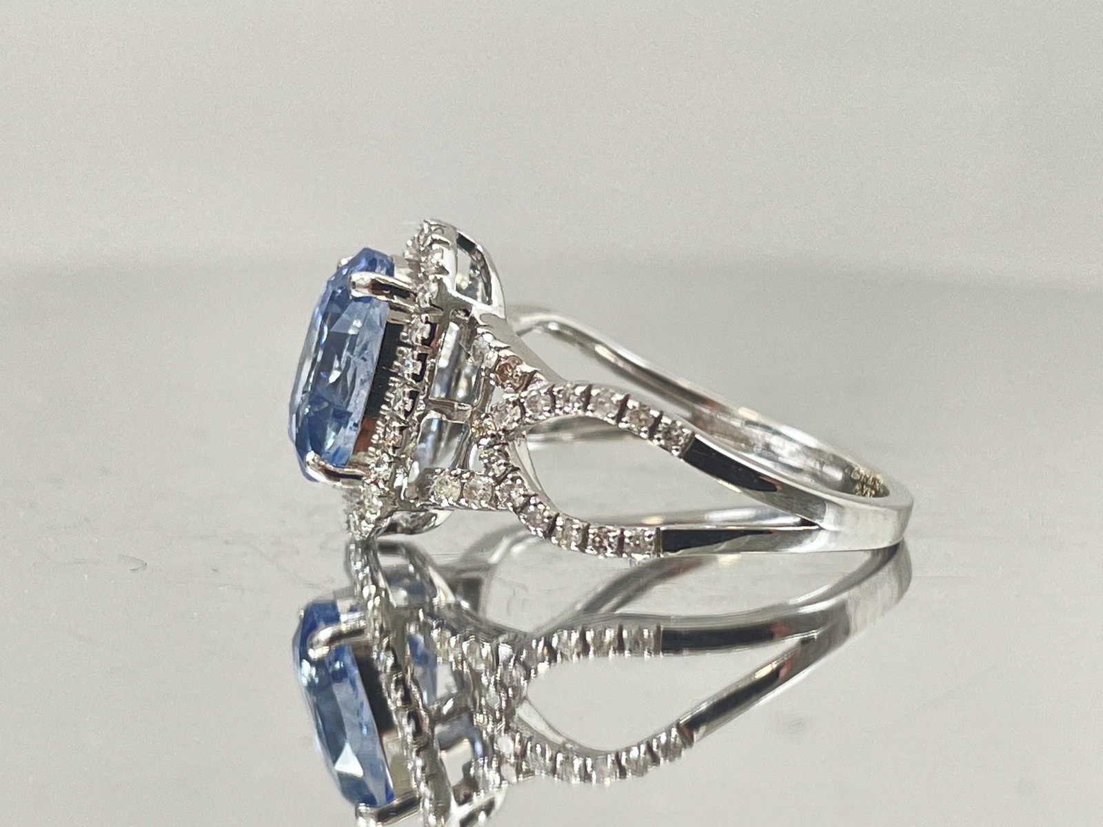 Beautiful 3.16 CT Natural Ceylon Cornflour Blue Sapphire Diamonds & 18k Gold - 4