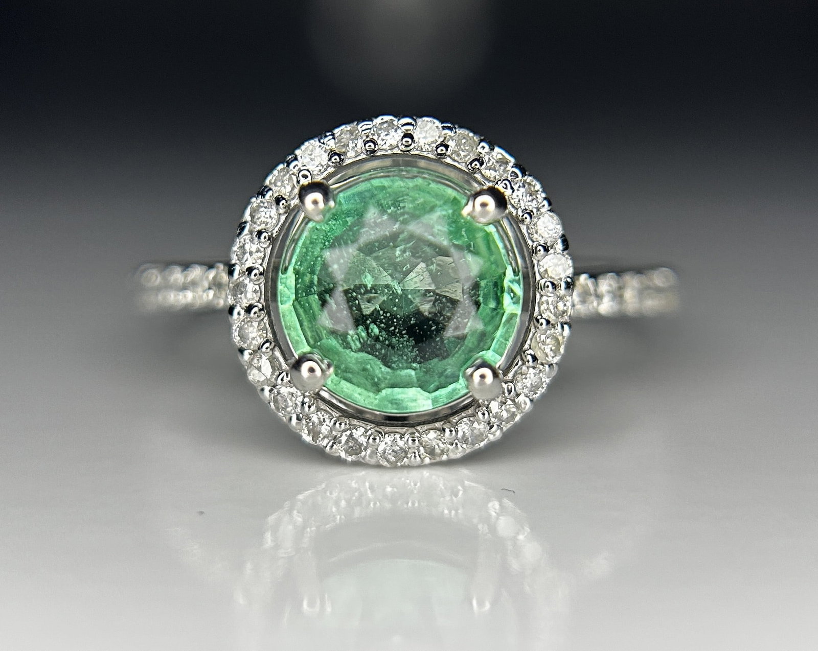 Beautiful 2.07 ct Natural Emerald With Natural Diamonds & 18k Gold: Title: Beautiful 2.07 ct Natural Emerald With Natural Diamonds & 18k Gold Description: Beautiful 2.07 ct Natural Emerald With Natural Diamonds & 18k Gold Description: Total Carat Weight -