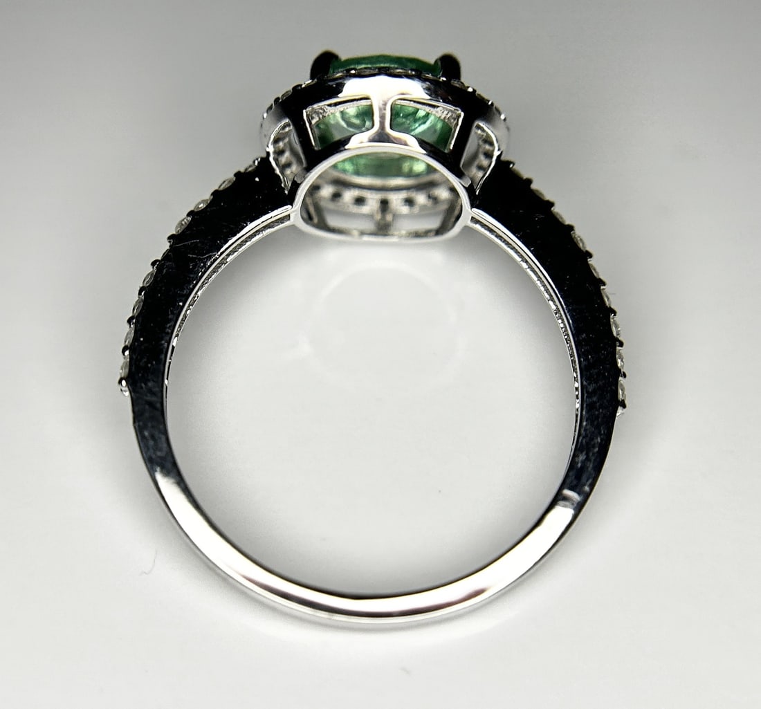 Beautiful 2.07 ct Natural Emerald With Natural Diamonds & 18k Gold - 4